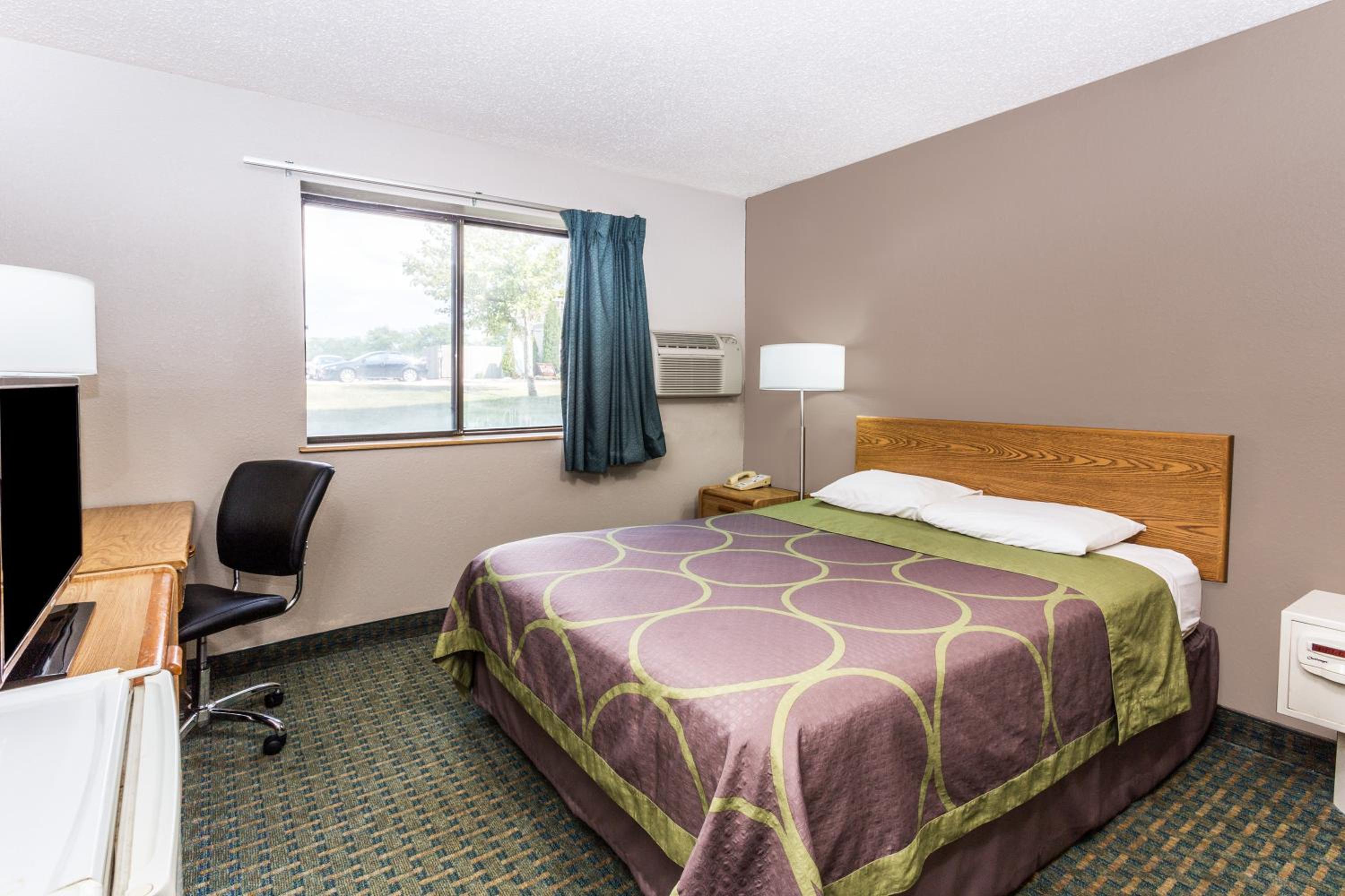 Queen Room - Disability Access/Non-Smoking - Photo 4