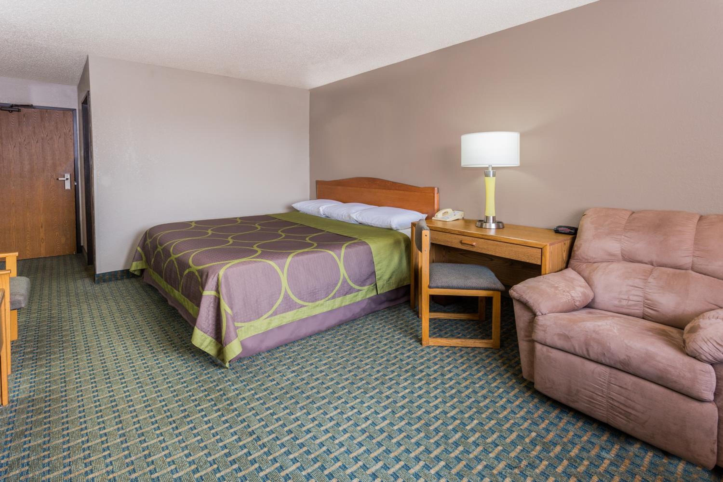 King Room - Non-Smoking - Photo 6