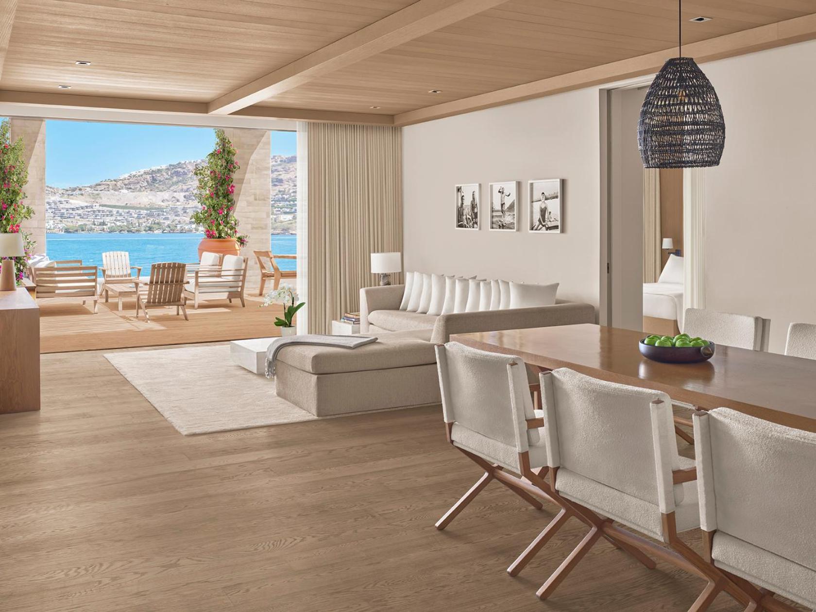 Superior One-Bedroom King Suite with Sea view and Balcony