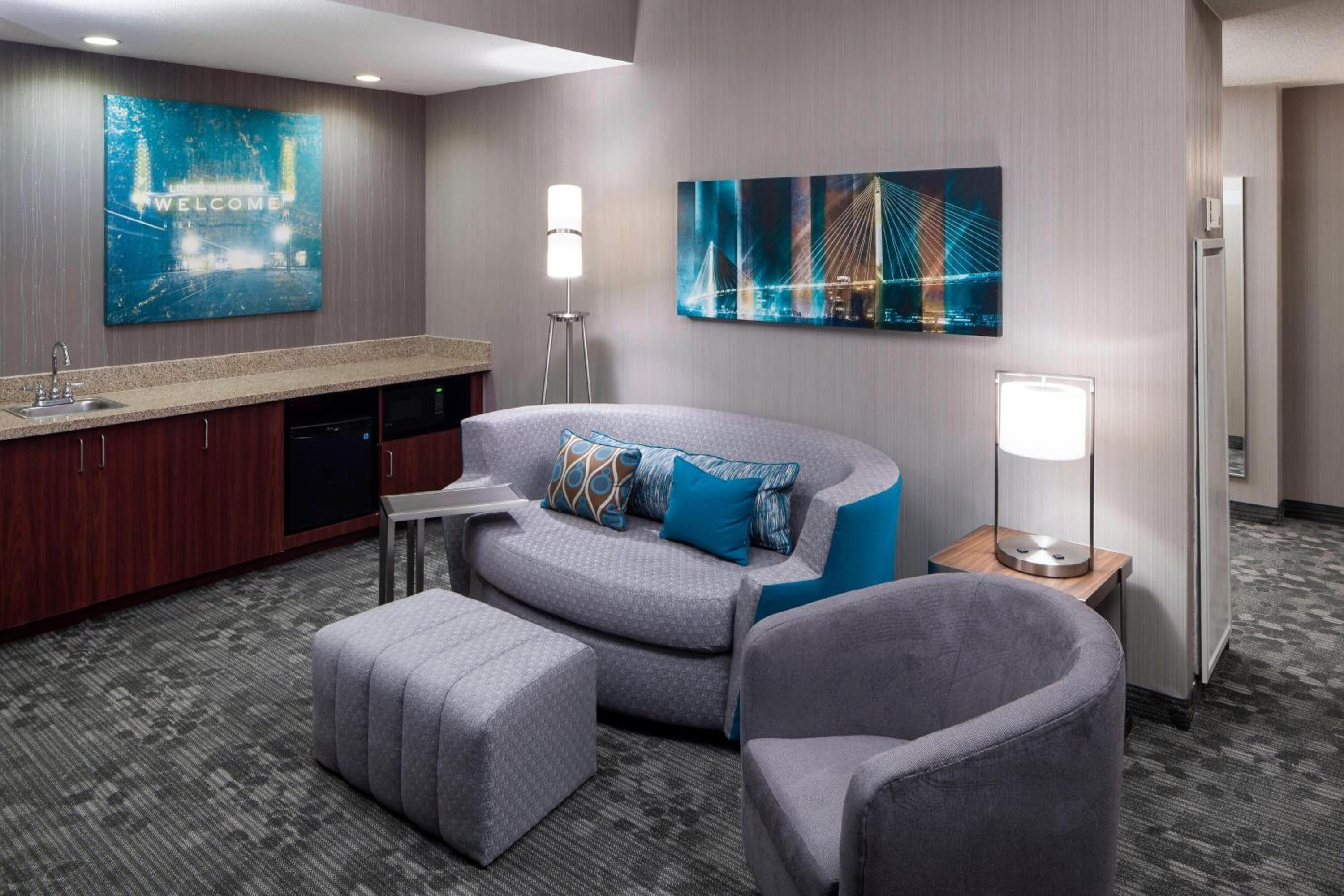 One-Bedroom Deluxe King Suite with Sofa Bed - Photo 1