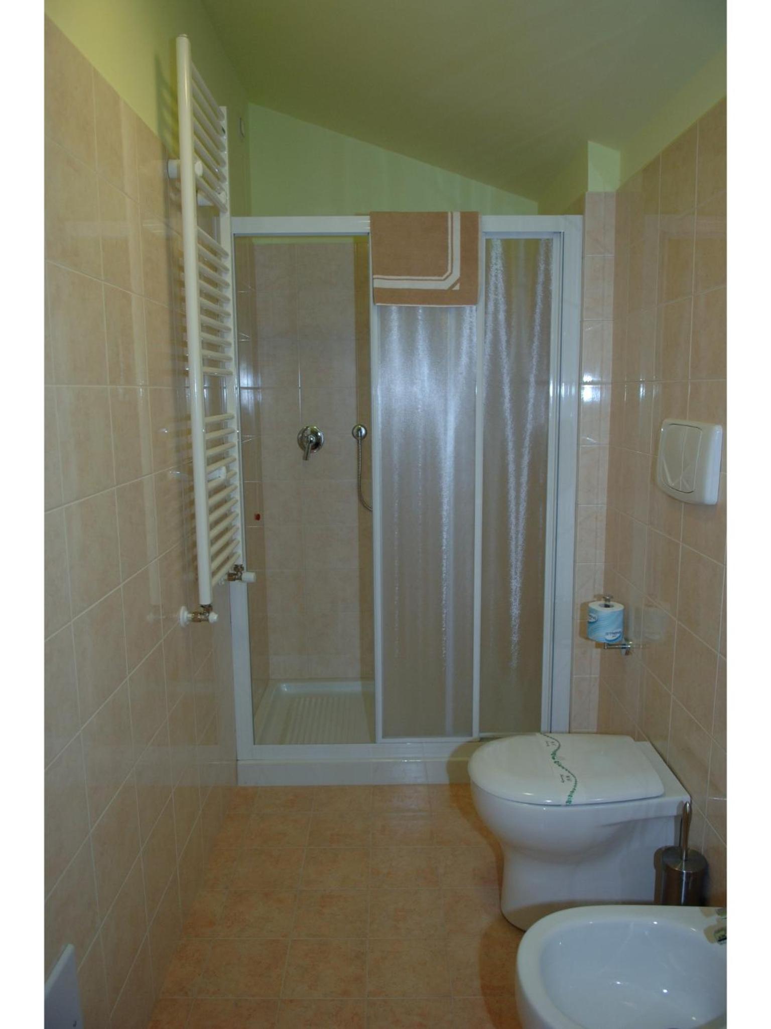 Double or Twin Room - Photo 4