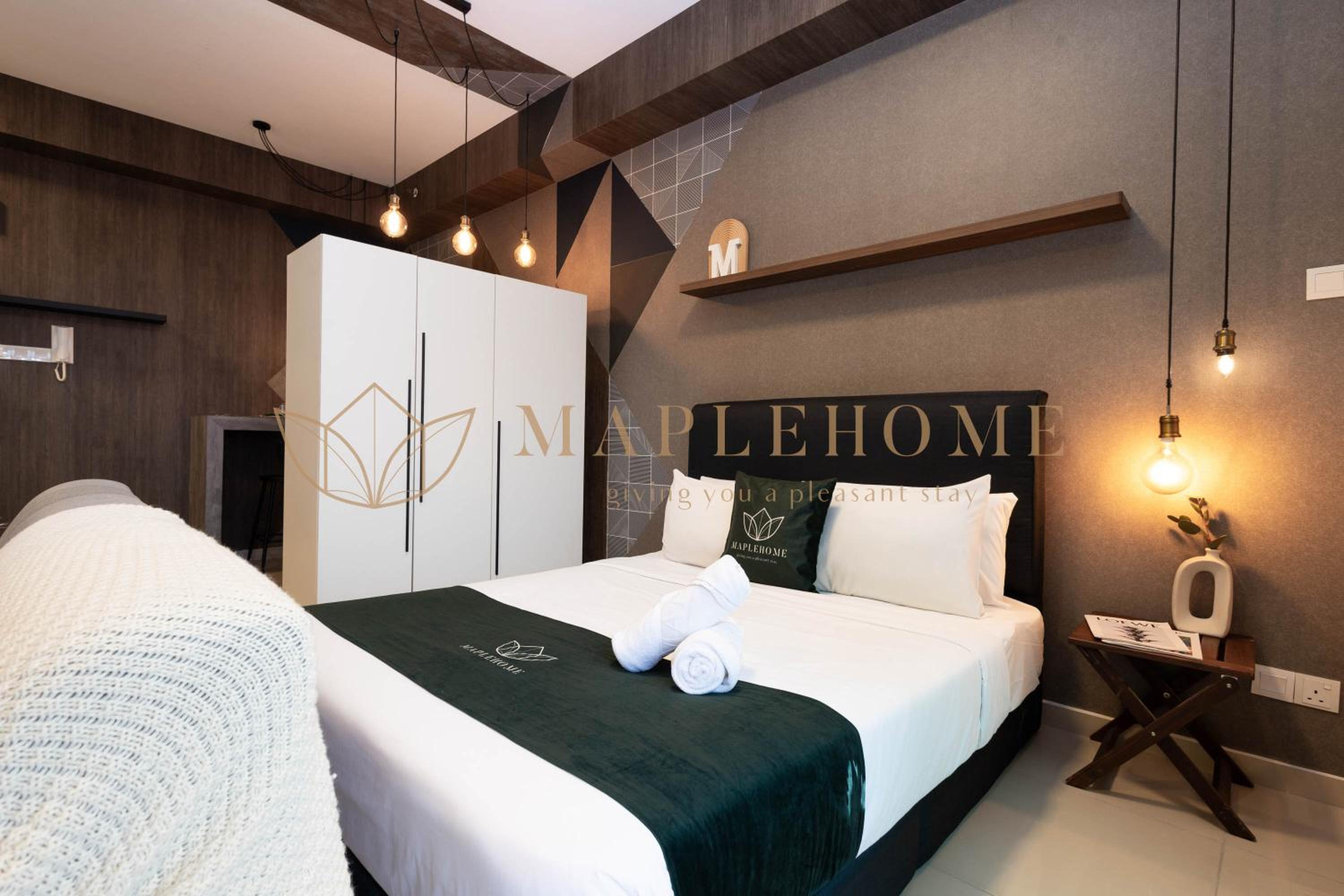 Deluxe Queen Suite - Photo 2