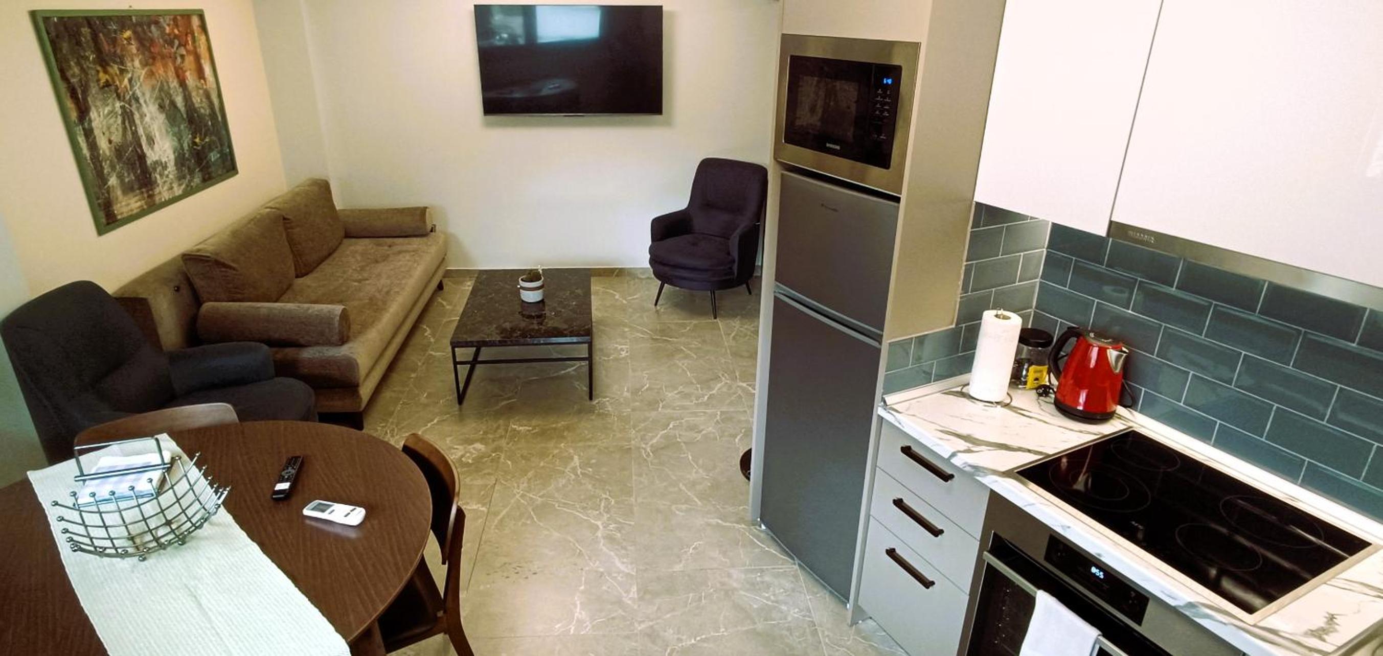 One-Bedroom Apartment photo 1