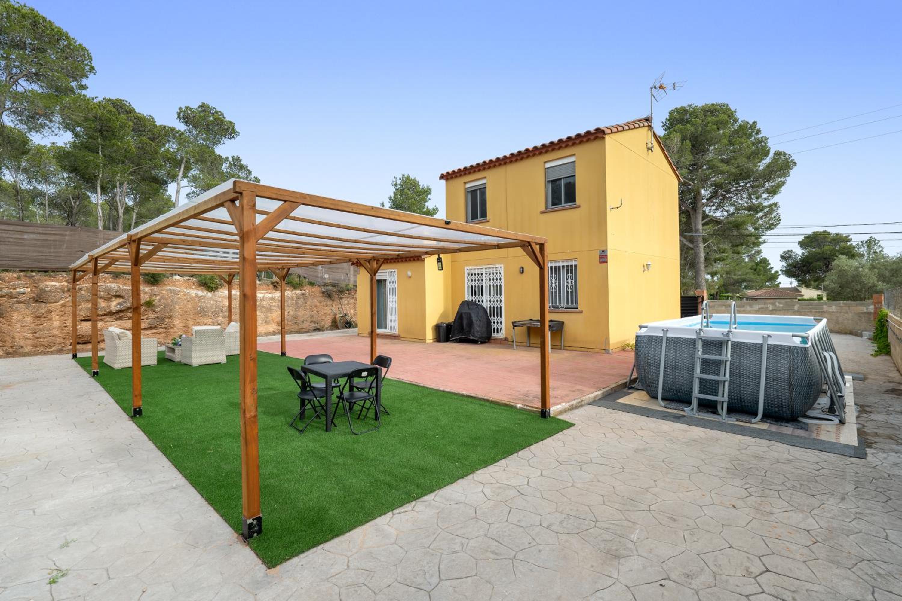 Three-Bedroom House photo 2