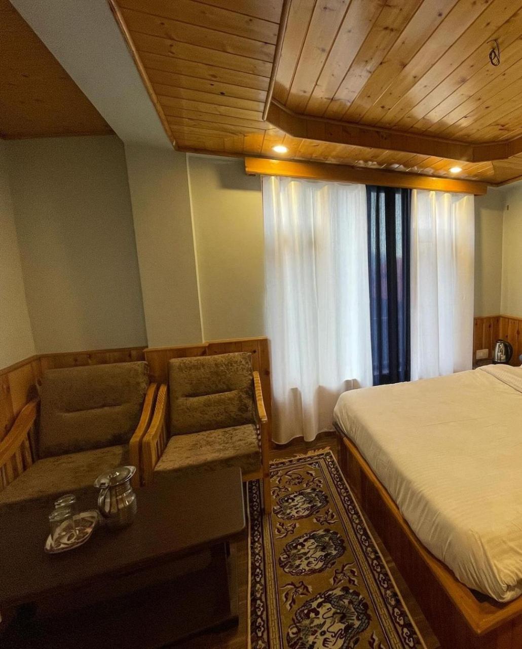 Deluxe Room (2 Adults + 1 Child) photo 1