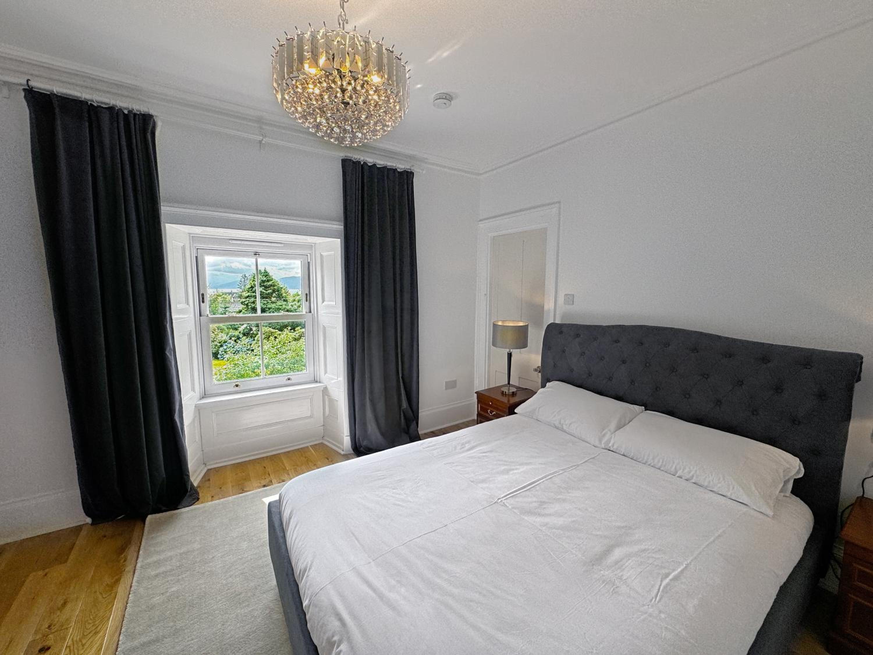 Four-Bedroom House photo 1