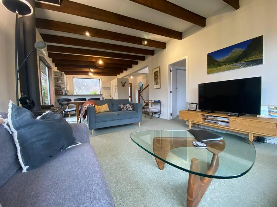 Three-Bedroom House photo 2