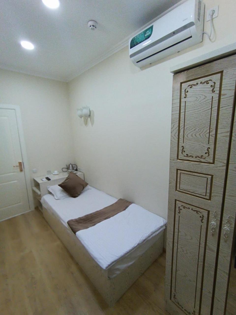 Single Room with Private Bathroom photo 1