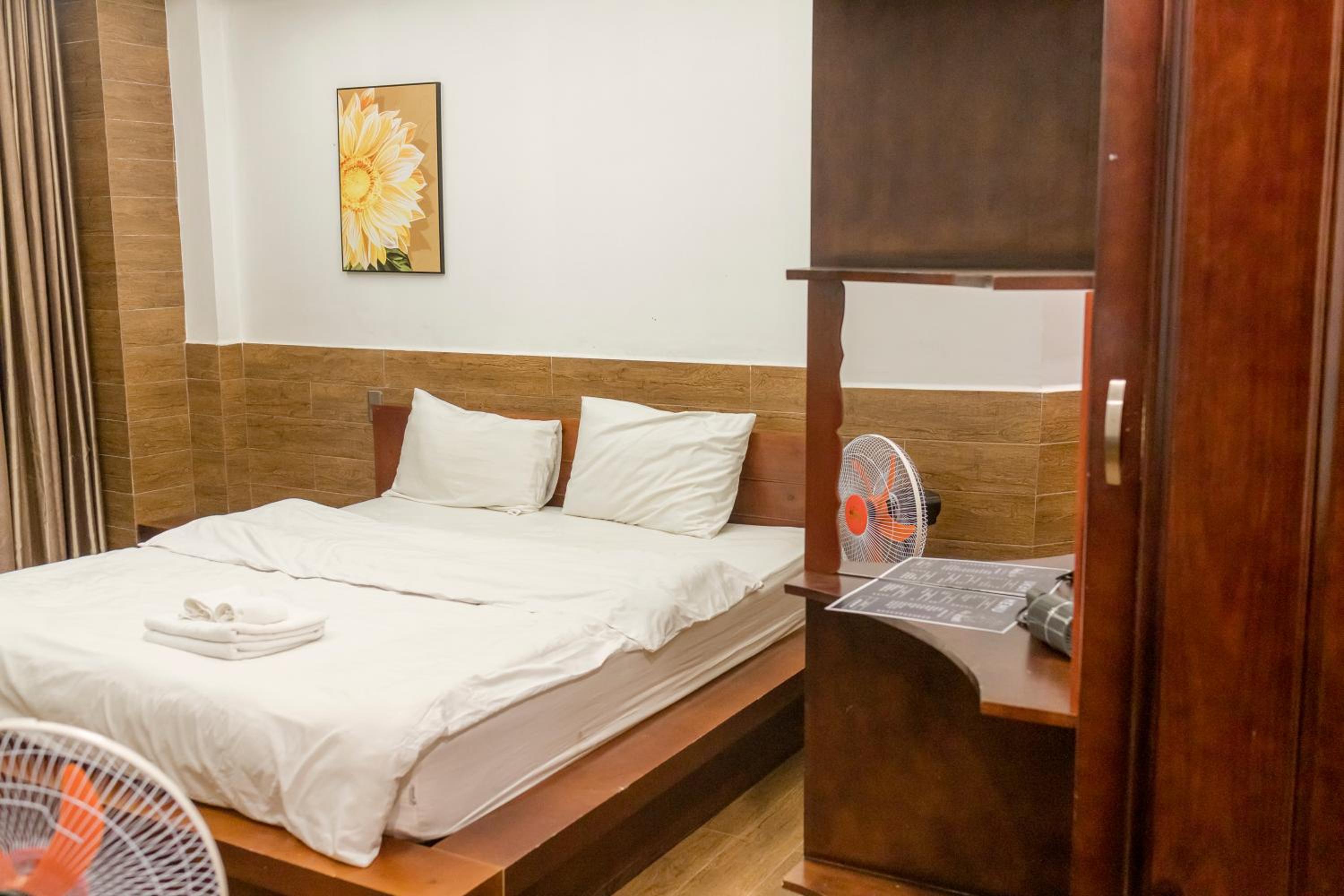 Standard Queen Room