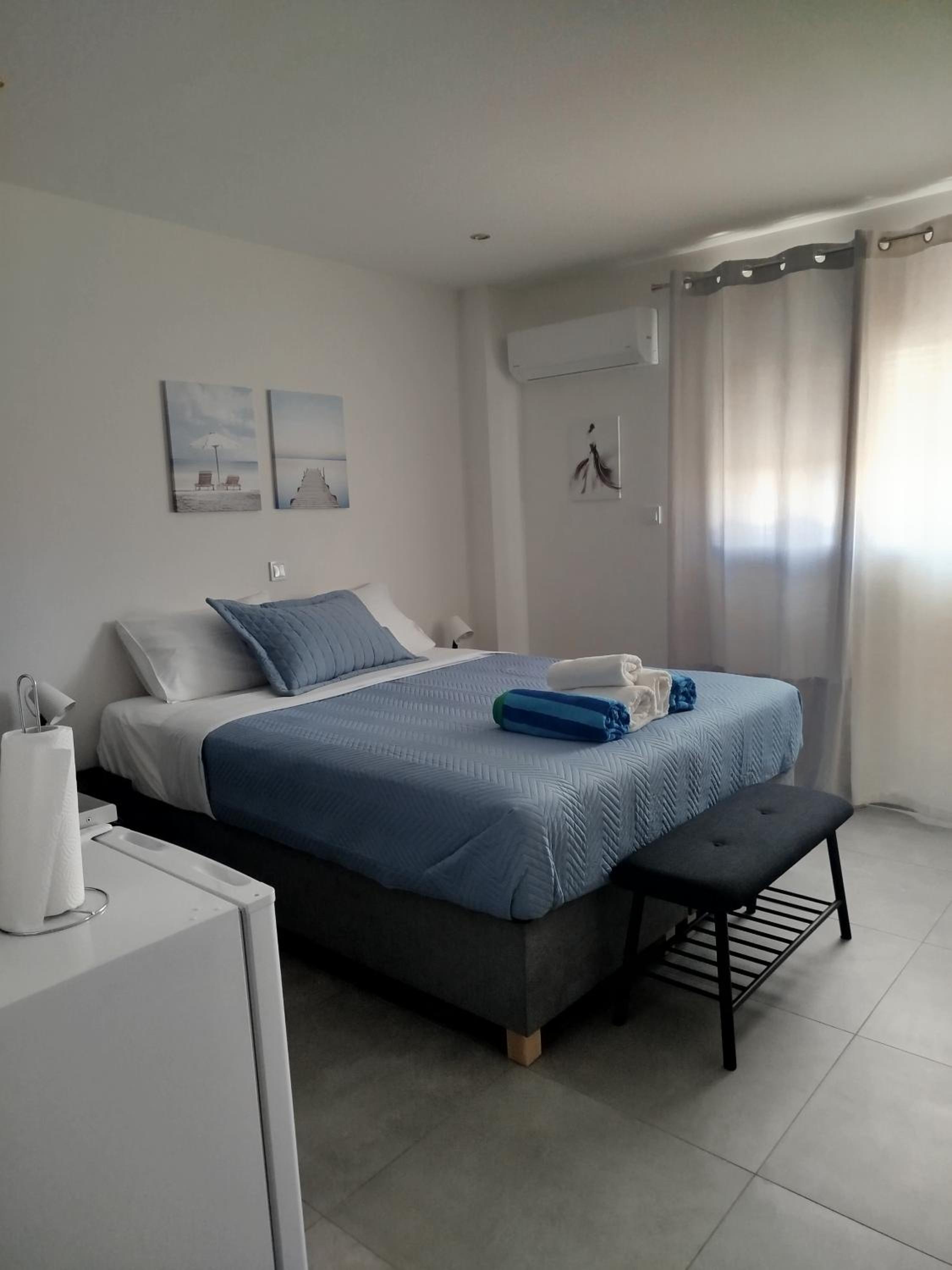 Double or Twin Room with Private Bathroom photo 3