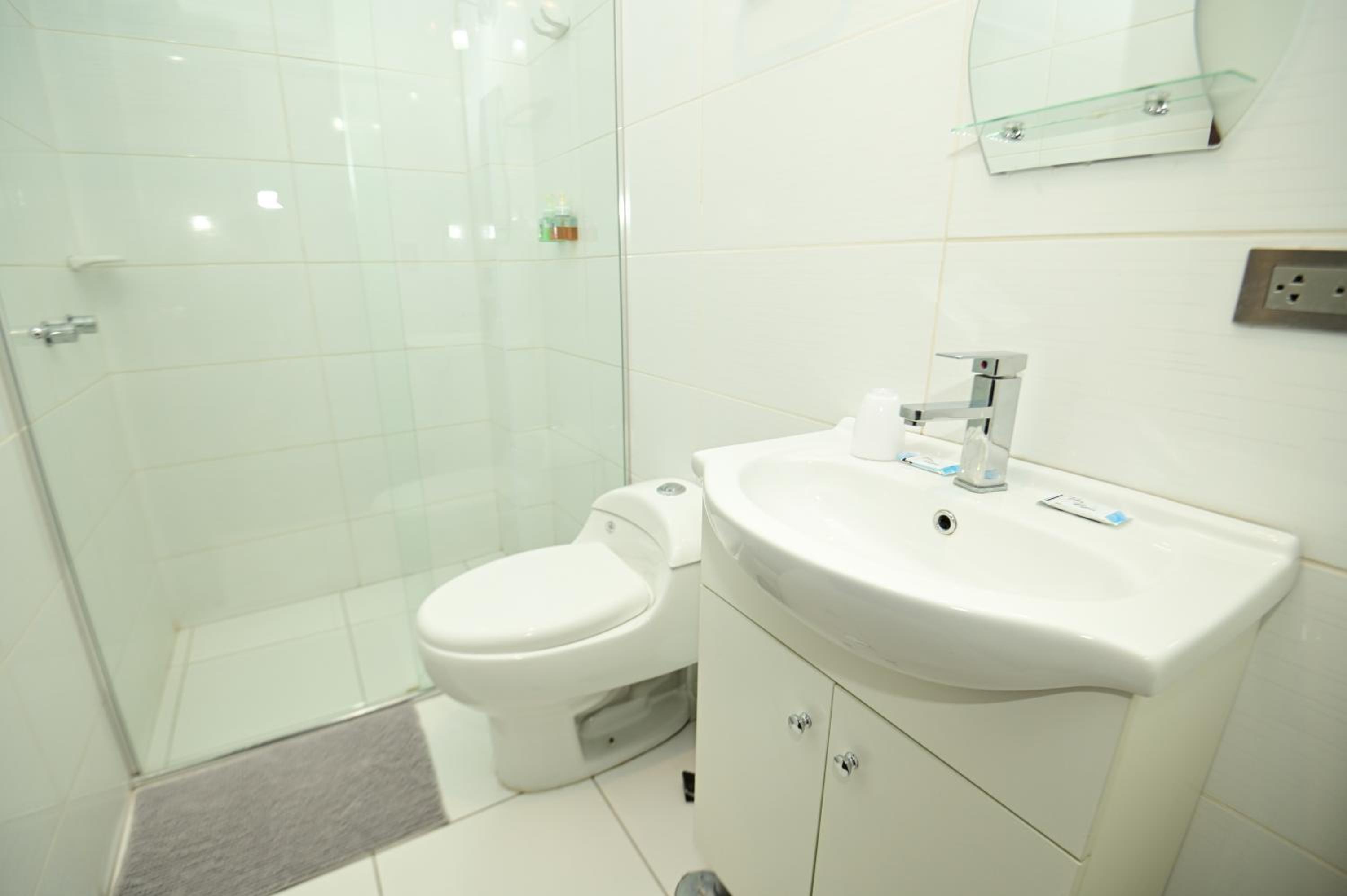 Single Room with Private Bathroom photo 2