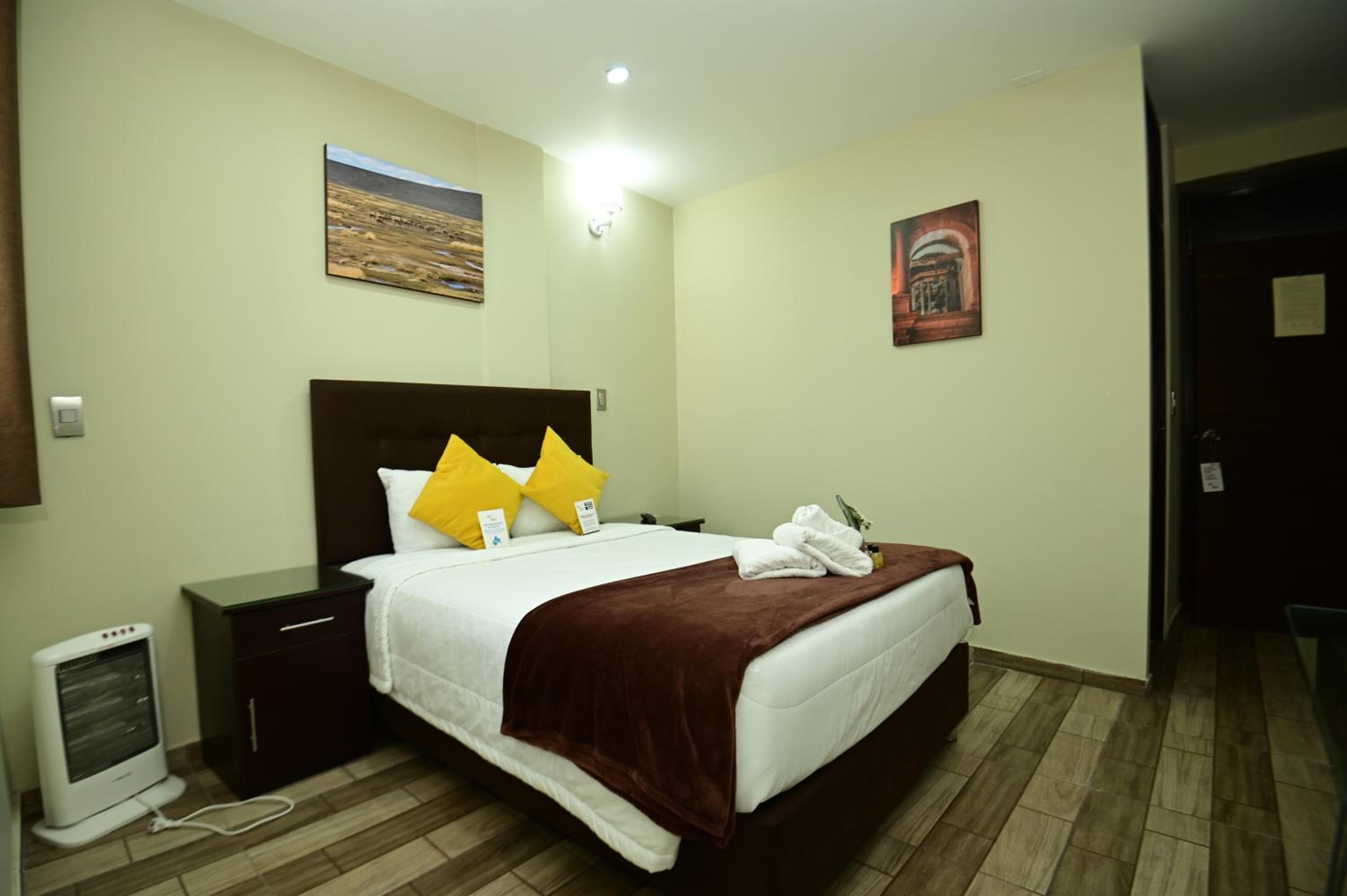 Single Room with Private Bathroom photo 3