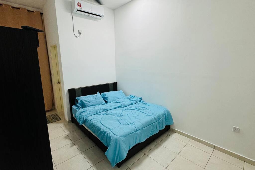 Three-Bedroom House photo 2