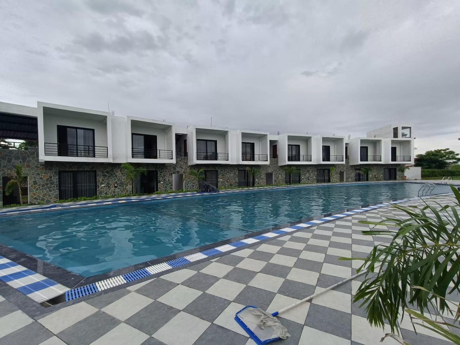 Double Room With Pool View photo 3