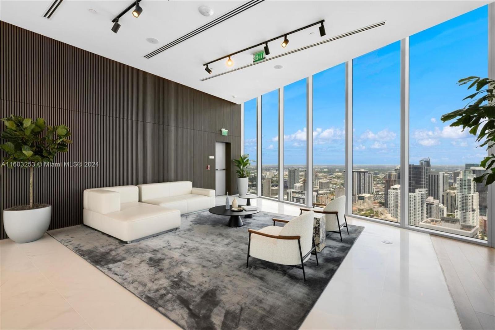 Deluxe Suite photo 2