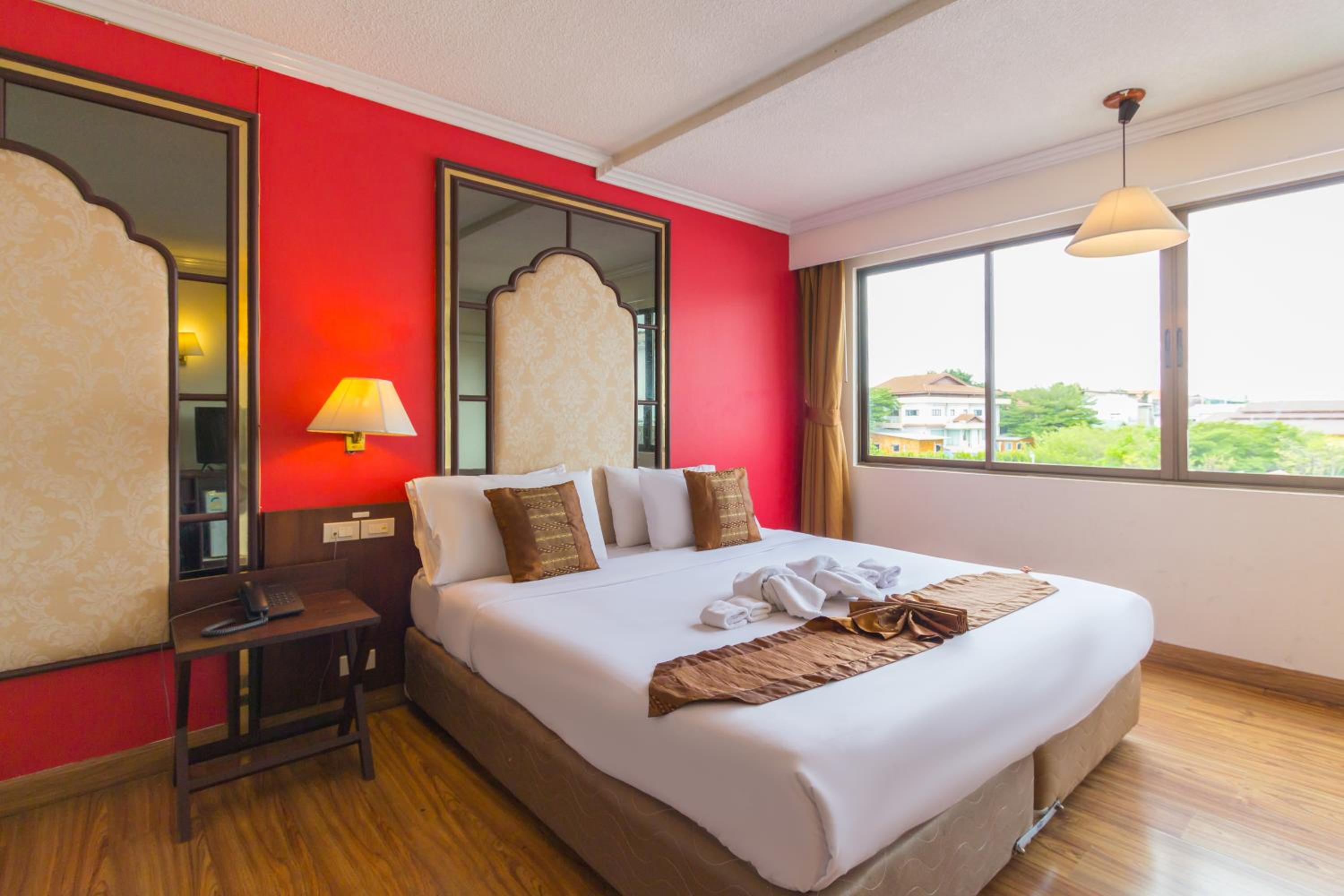 Deluxe Double Room - Photo 10