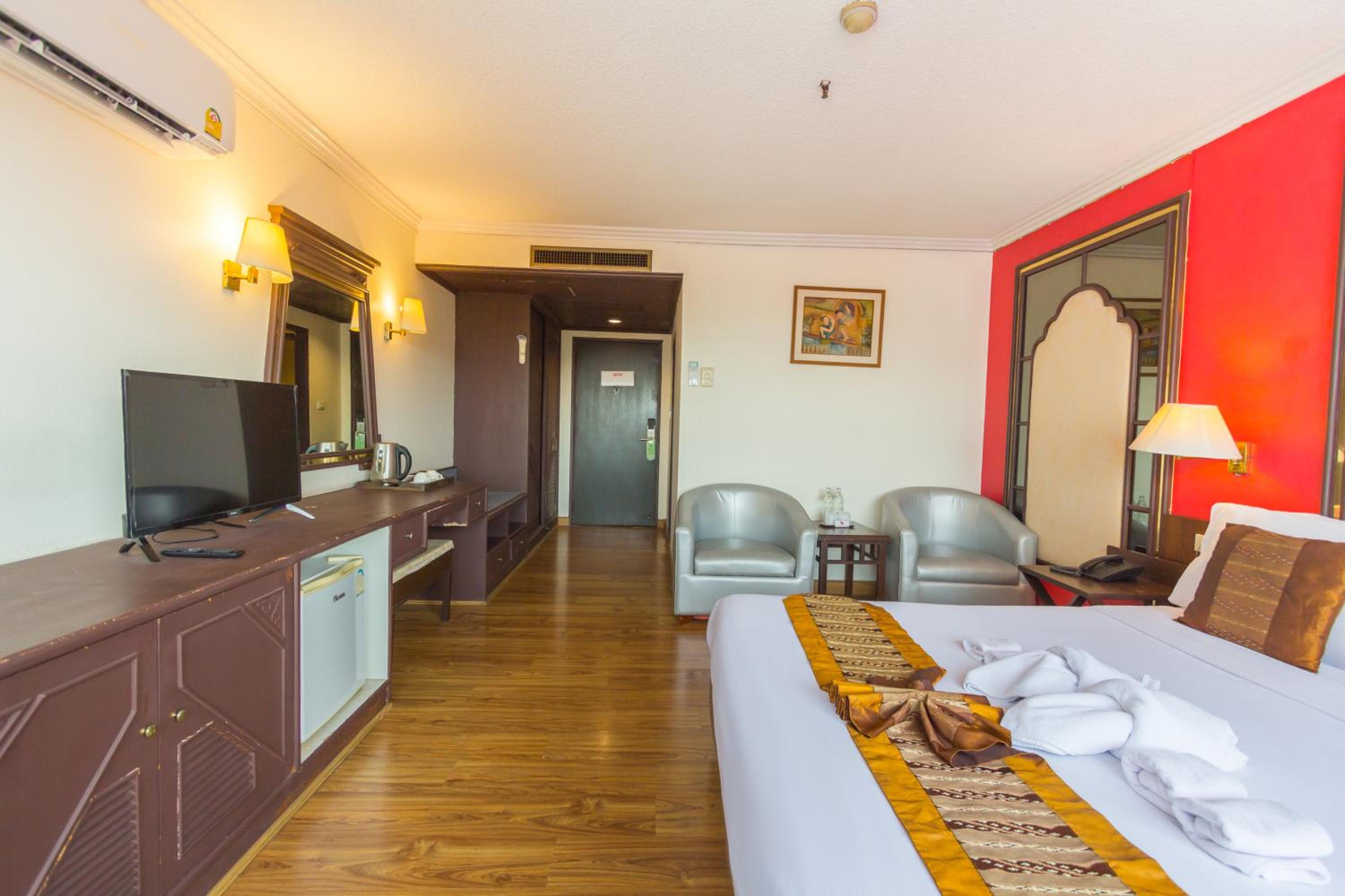 Deluxe Double Room - Photo 9
