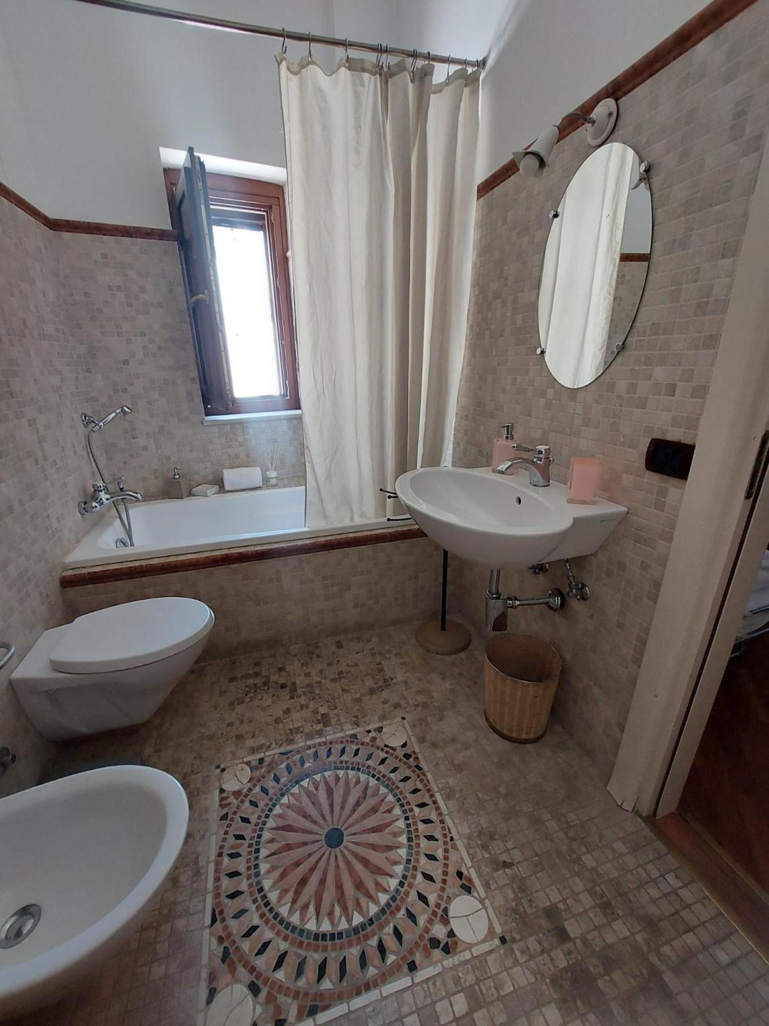 Standard Quadruple Room - Photo 10