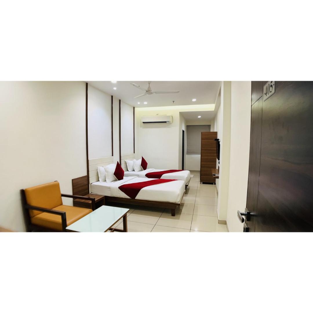 Superior King Room - Photo 3
