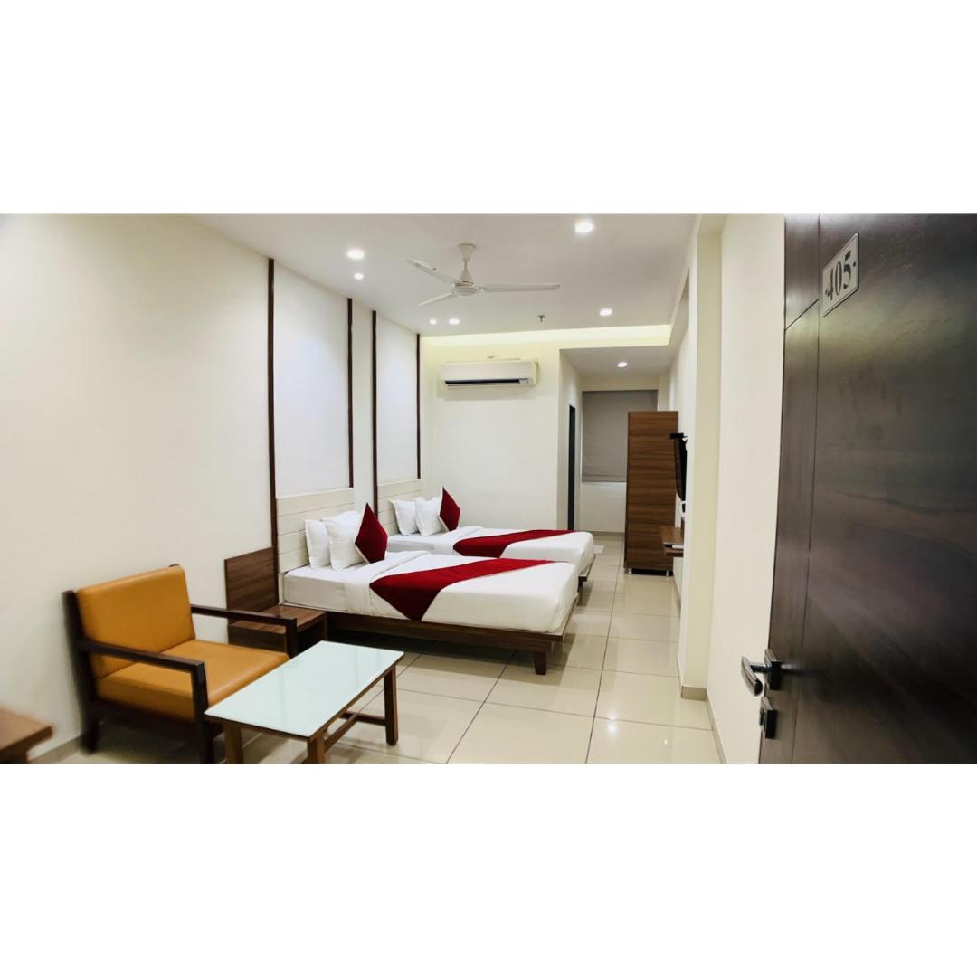 Superior King Room - Photo 1
