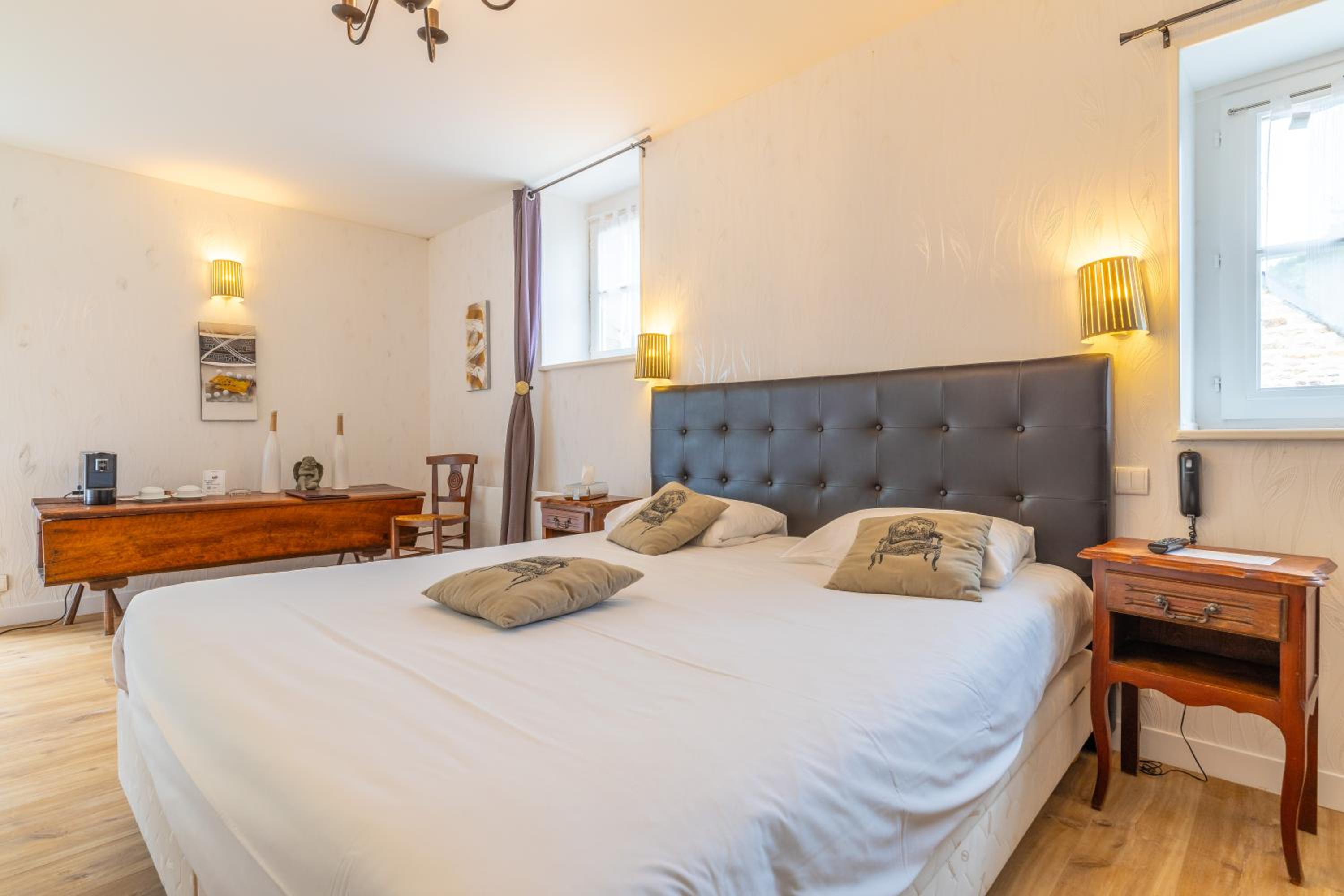Superior Double Room with One Double Bed and 2 Adults Occupancy (Non Smoking) photo 2
