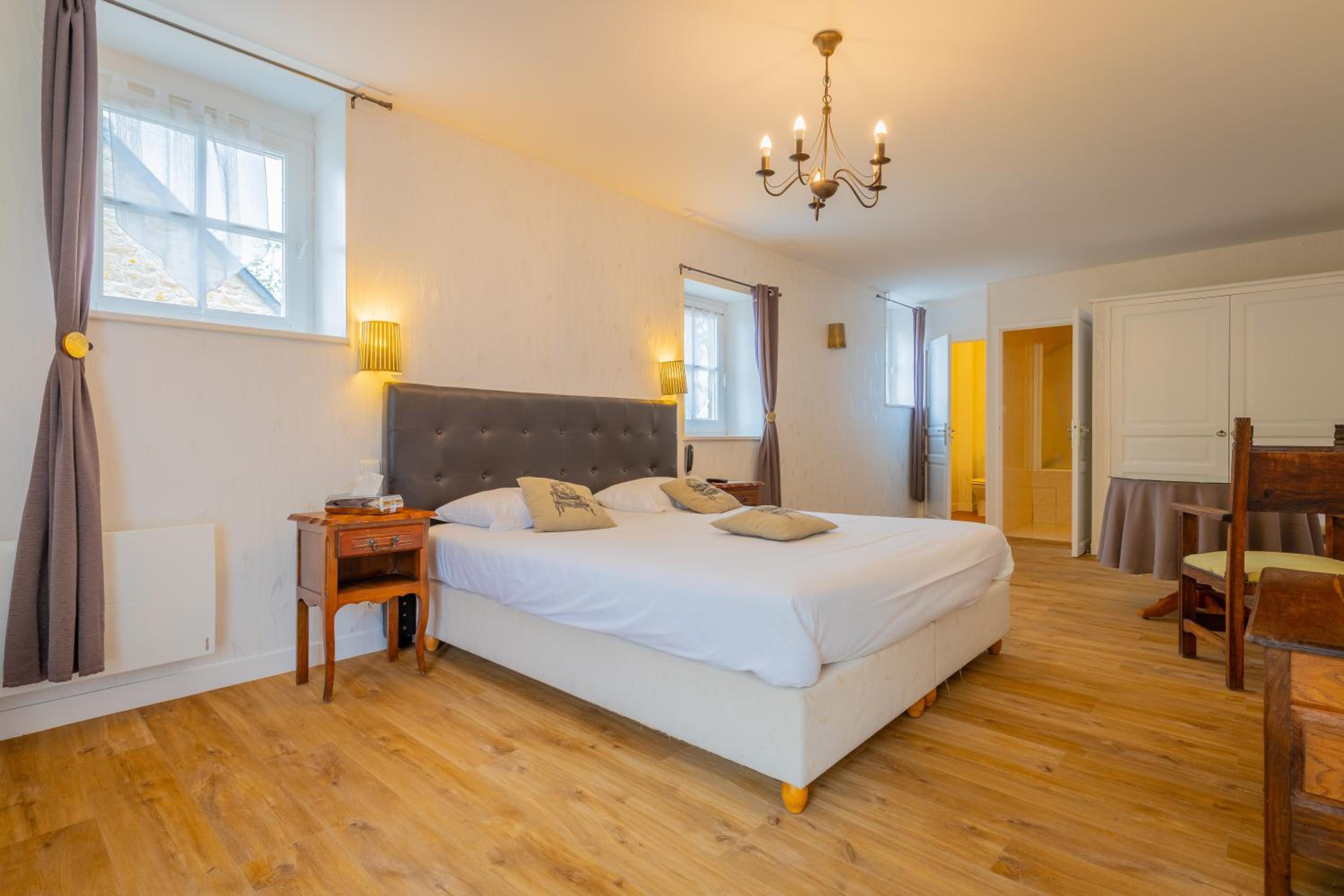 Superior Double Room with One Double Bed and 2 Adults Occupancy (Non Smoking) photo 1