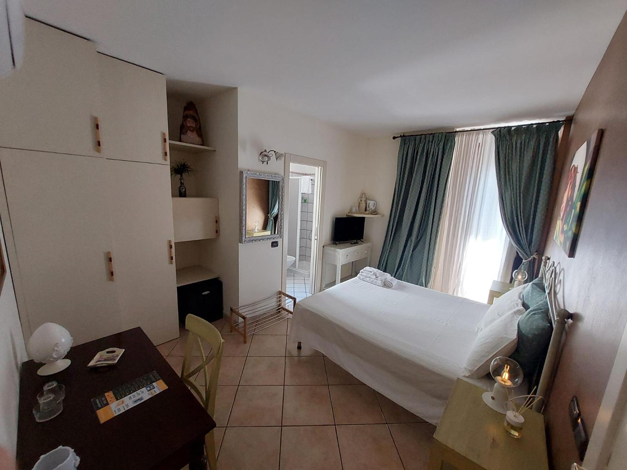 Double Room - Photo 13