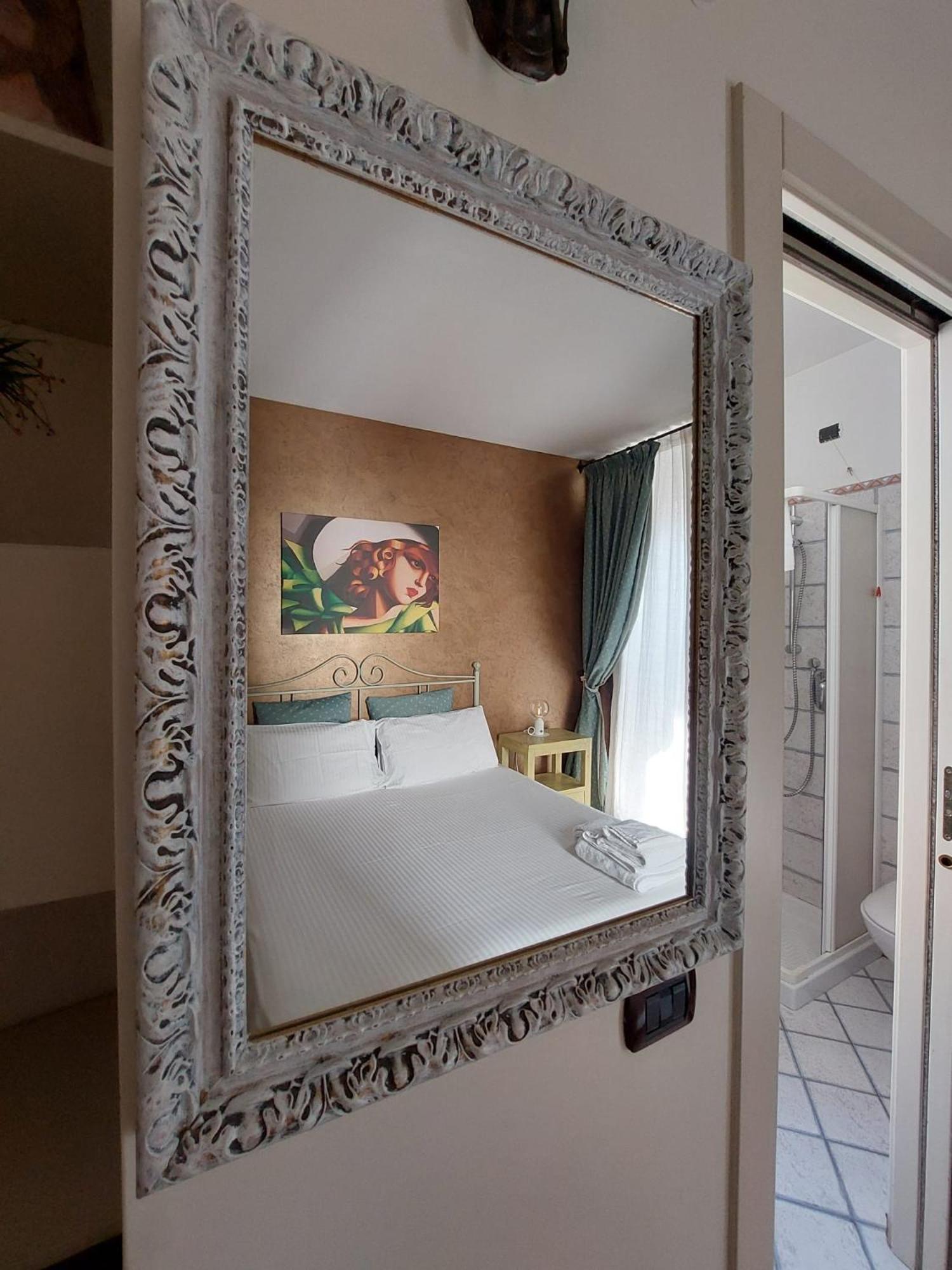 Double Room - Photo 9