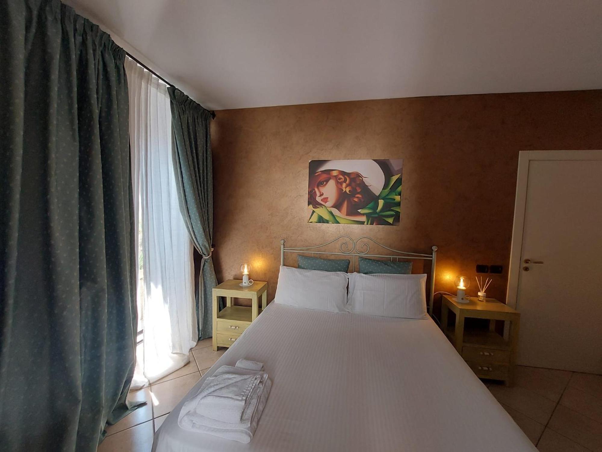 Double Room - Photo 6