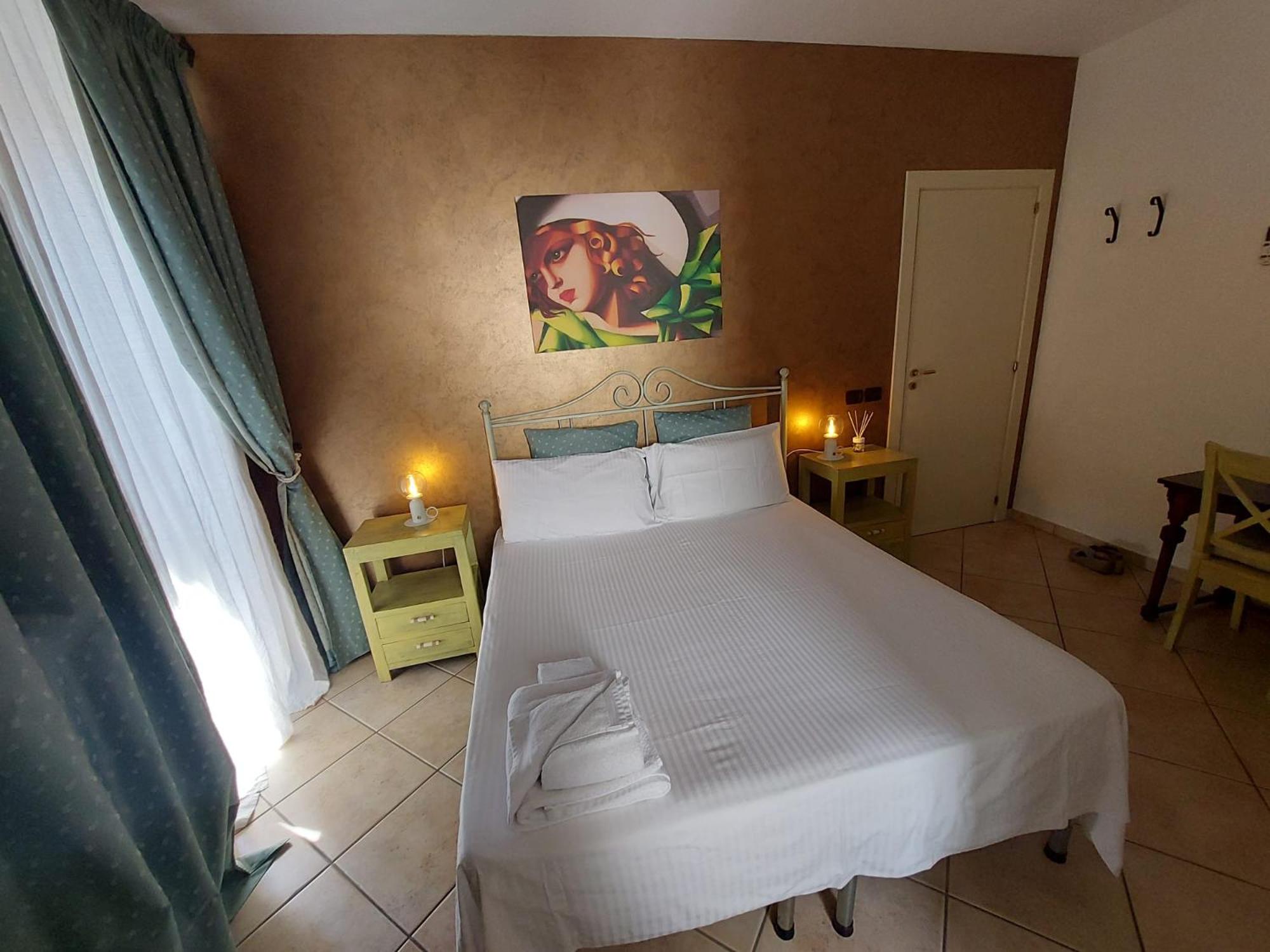 Double Room - Photo 11