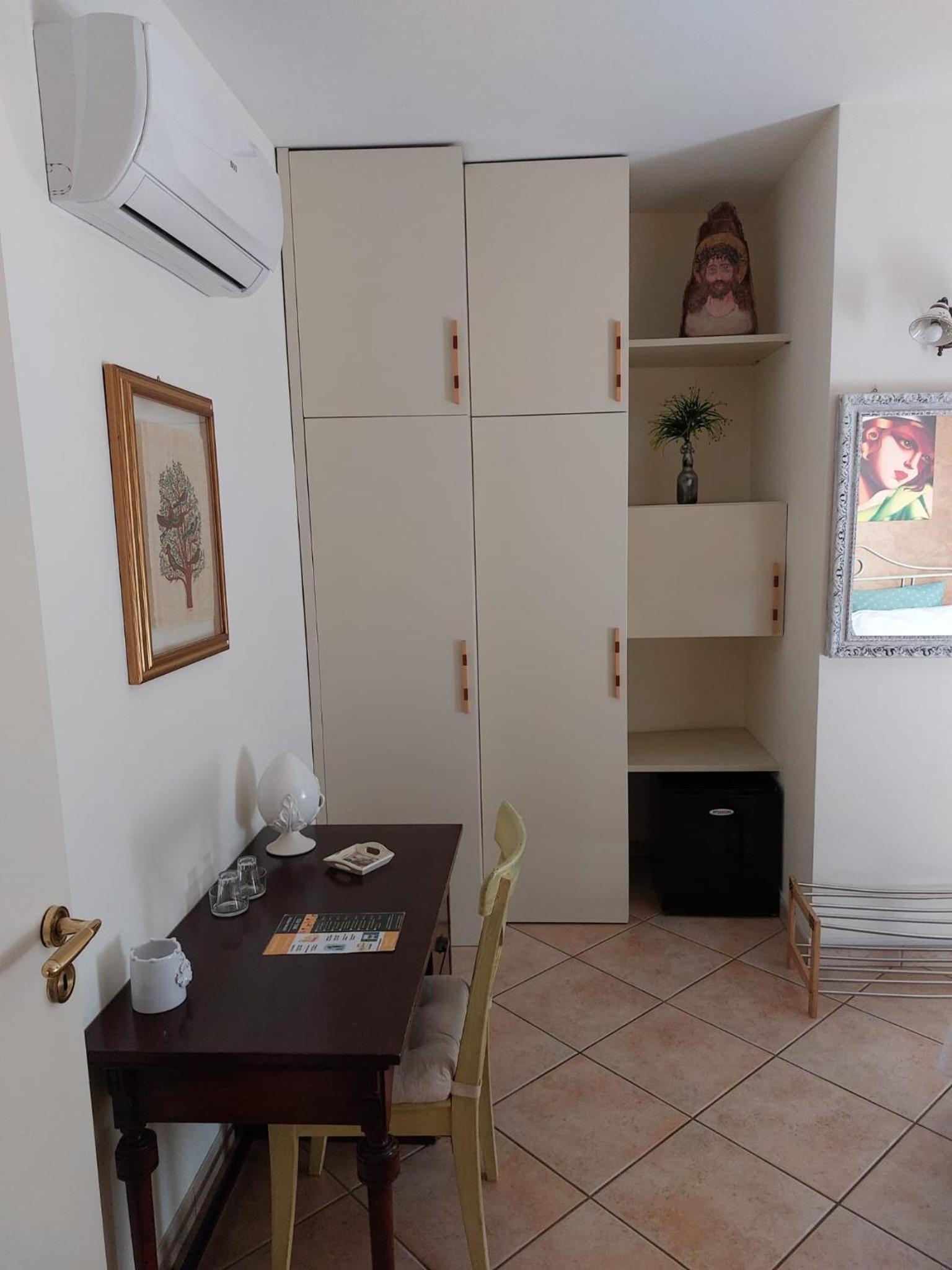 Double Room - Photo 5