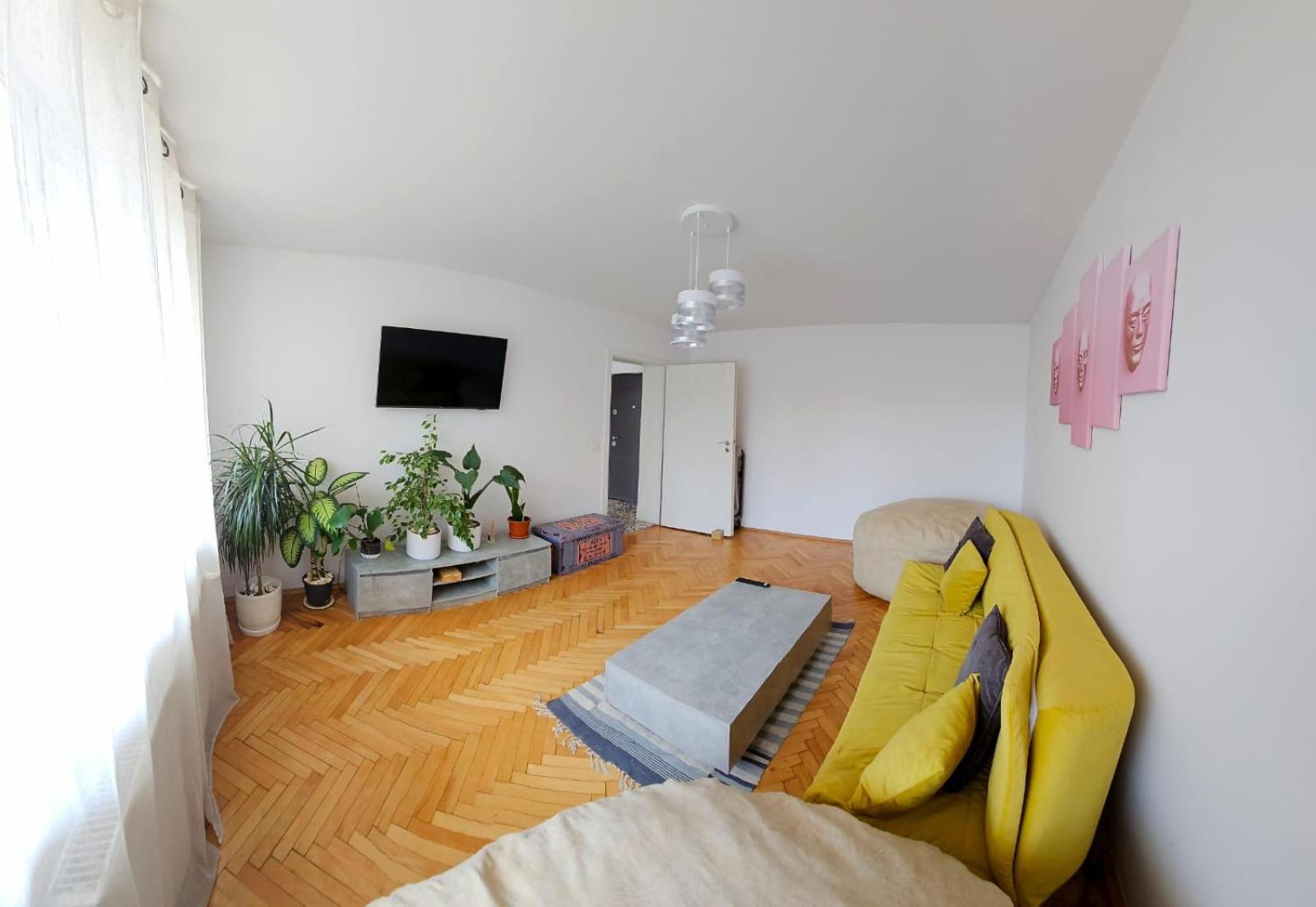 One-Bedroom Apartment - Photo 3