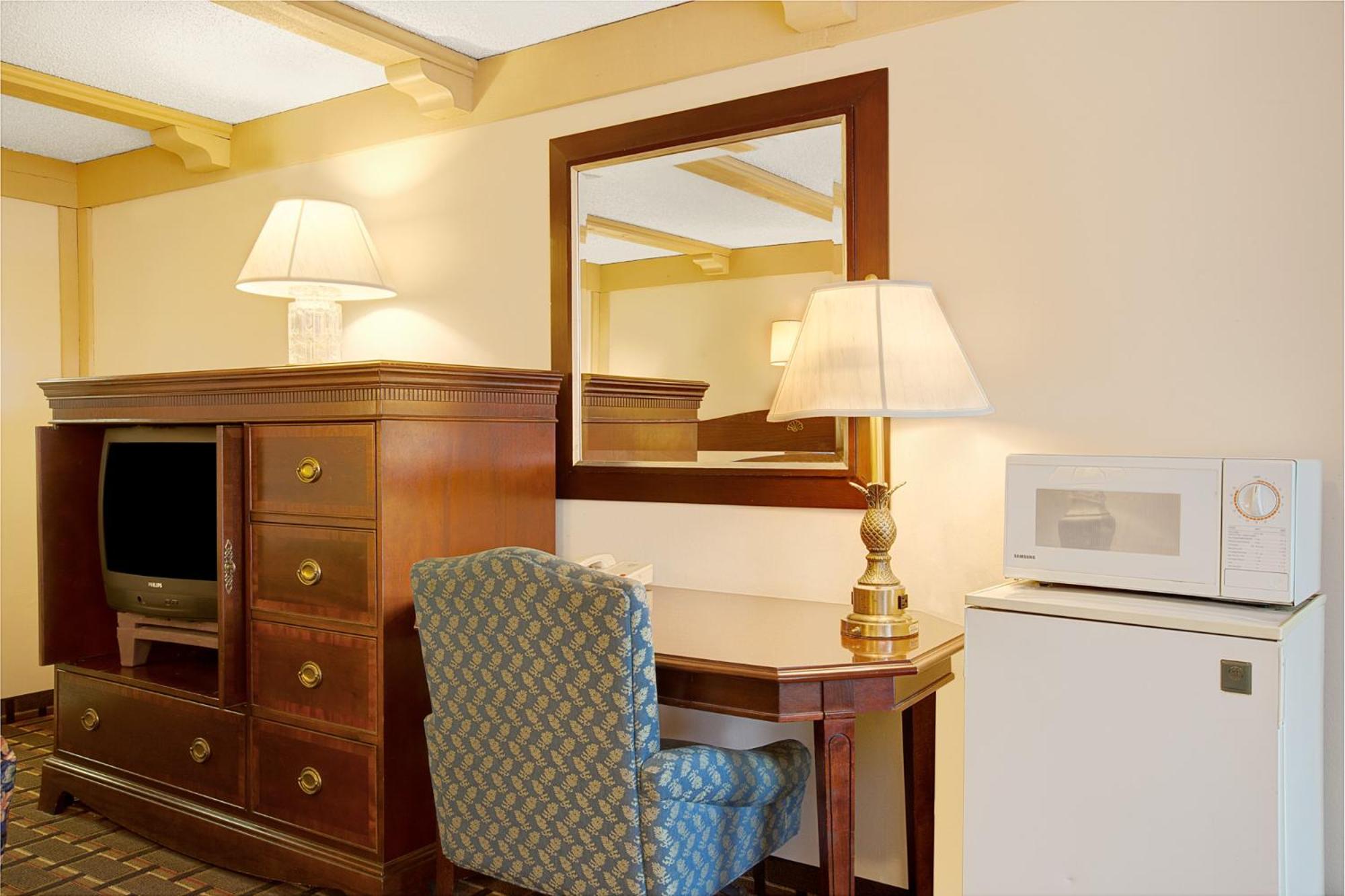 Standard King Room - Smoking - Photo 2