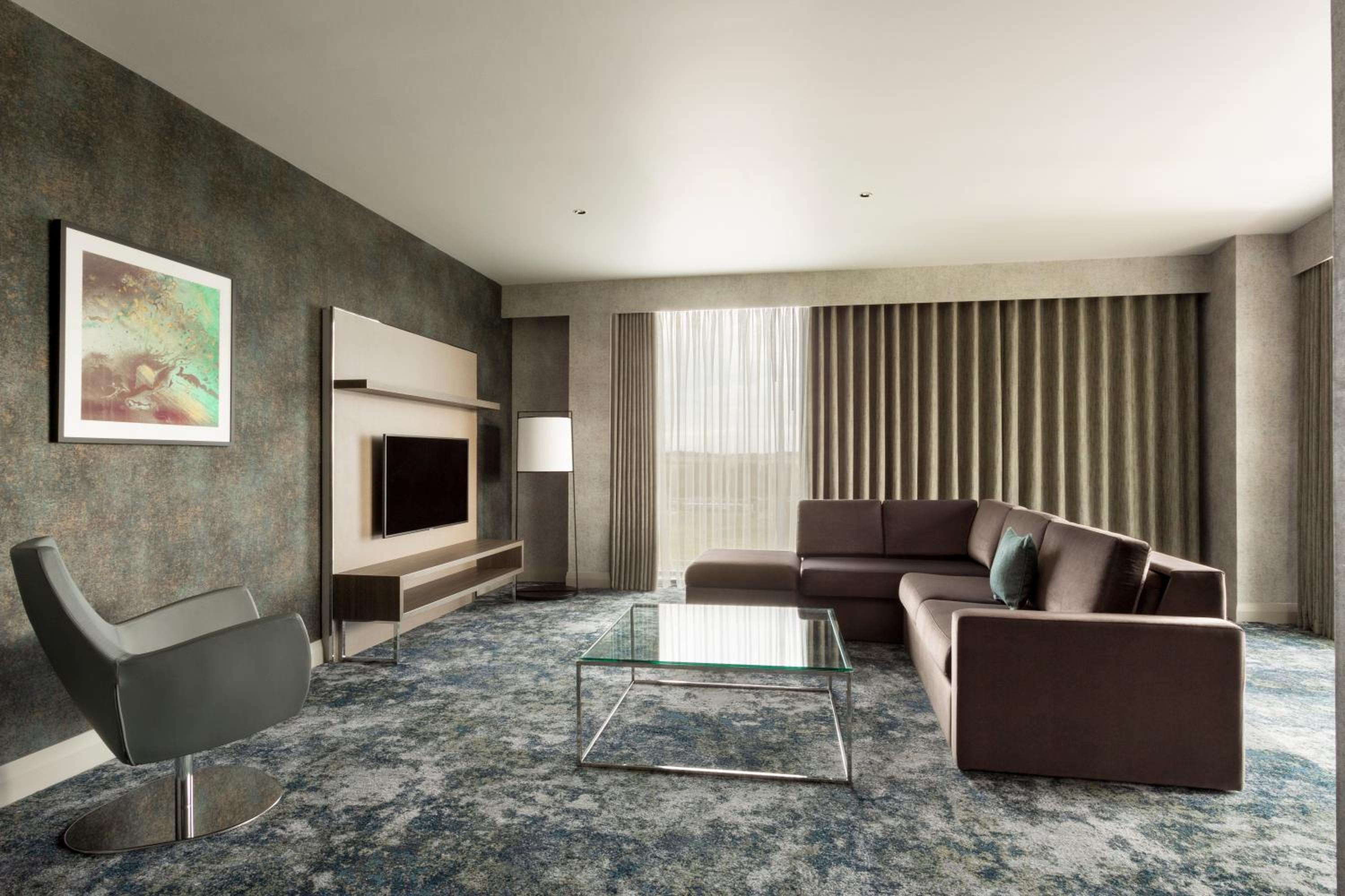 King Suite with Balcony and Lounge Access - Photo 5