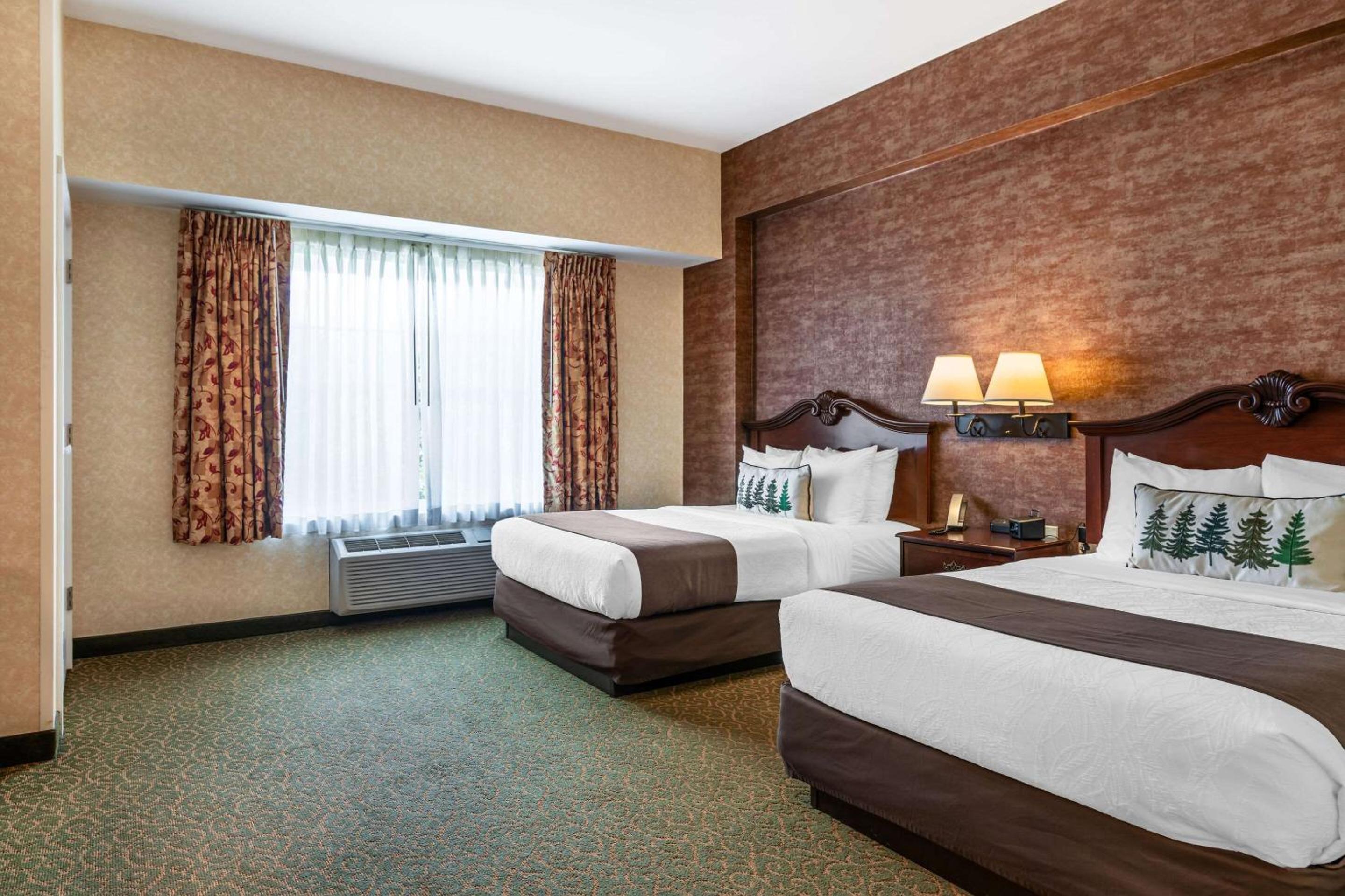 Double Room with Two Double Beds - Accessible/Non-Smoking - Photo 1