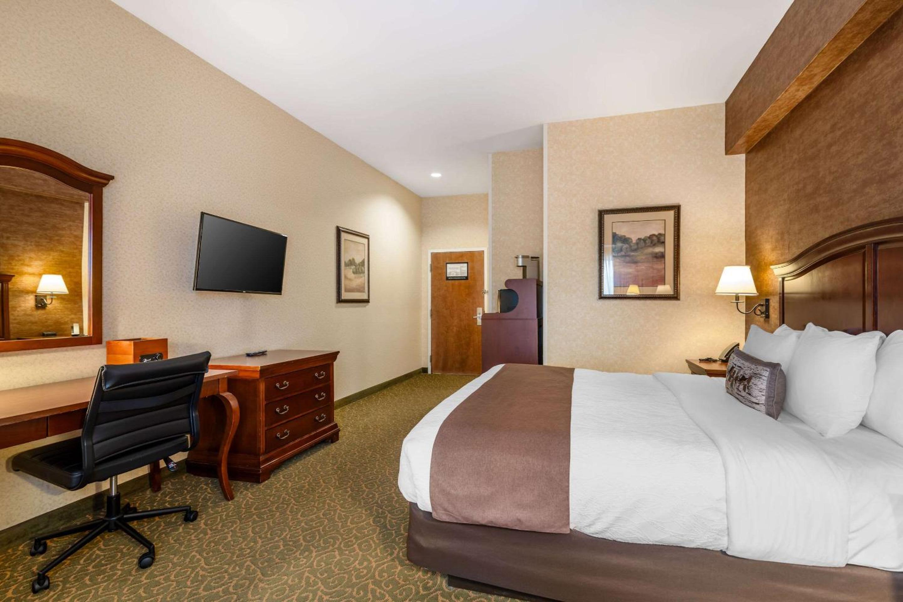 Deluxe King Room - Non-Smoking - Photo 8
