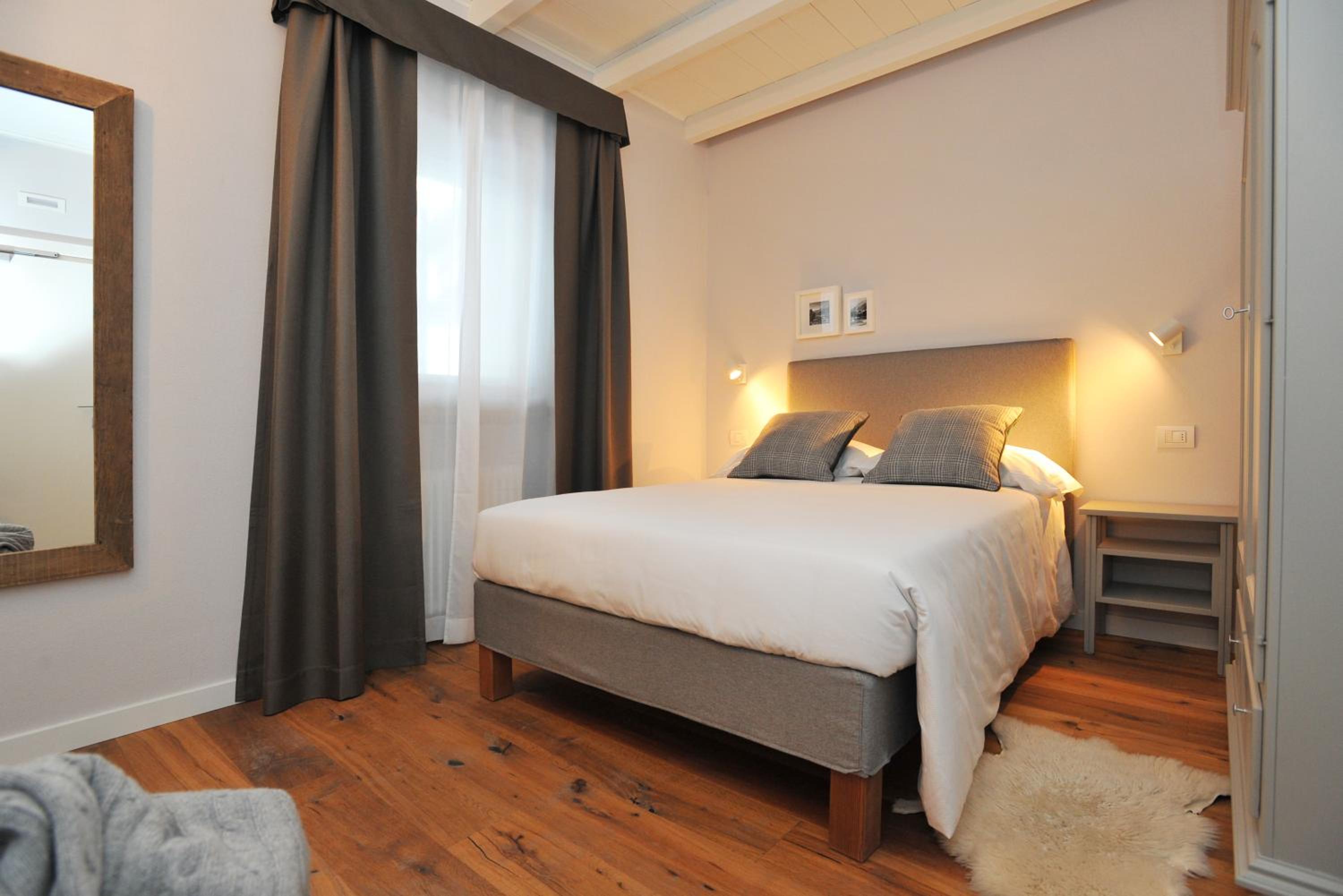 Two-Bedroom Deluxe Apartment photo 2