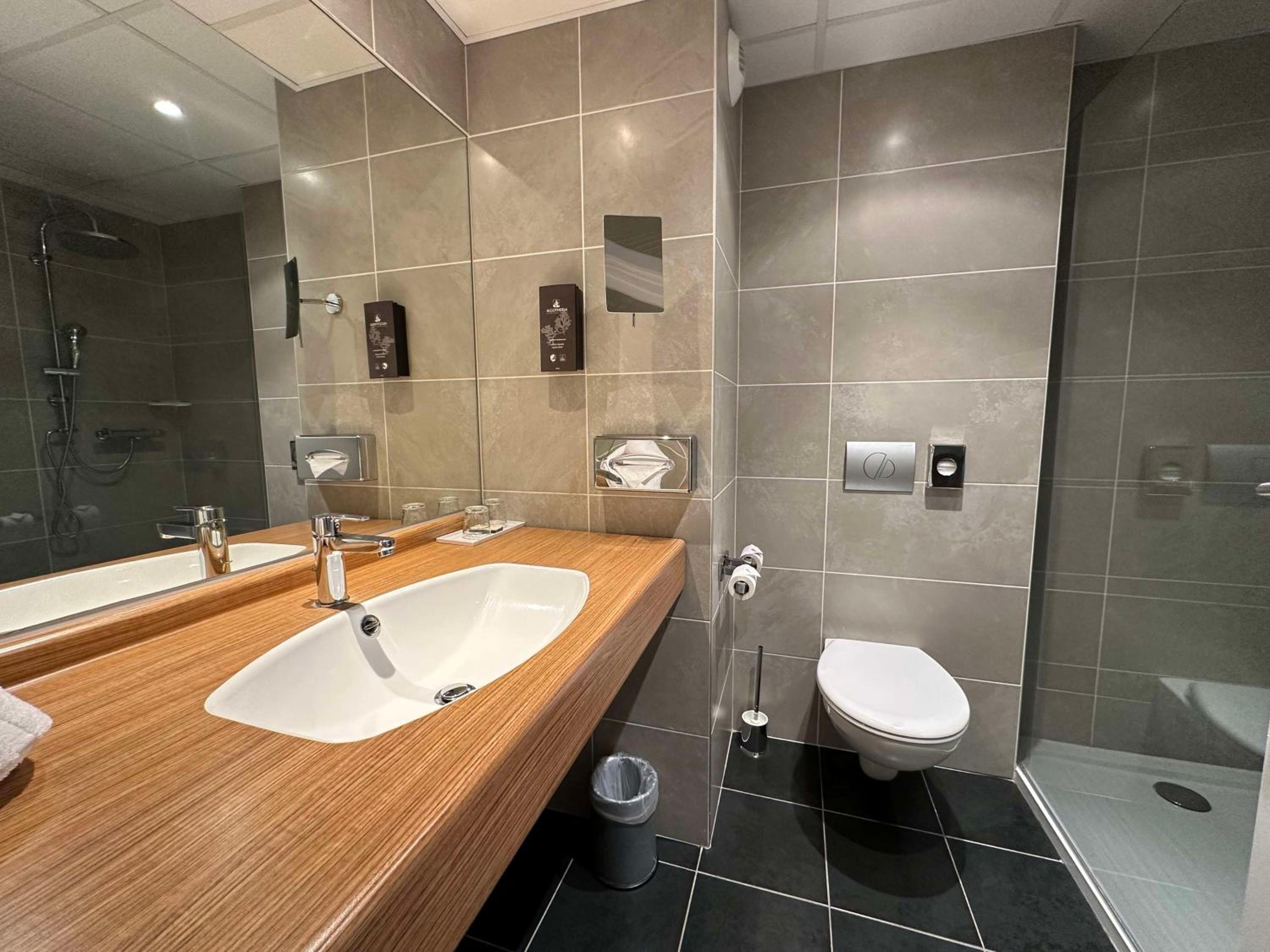 Standard Twin Room - Photo 8