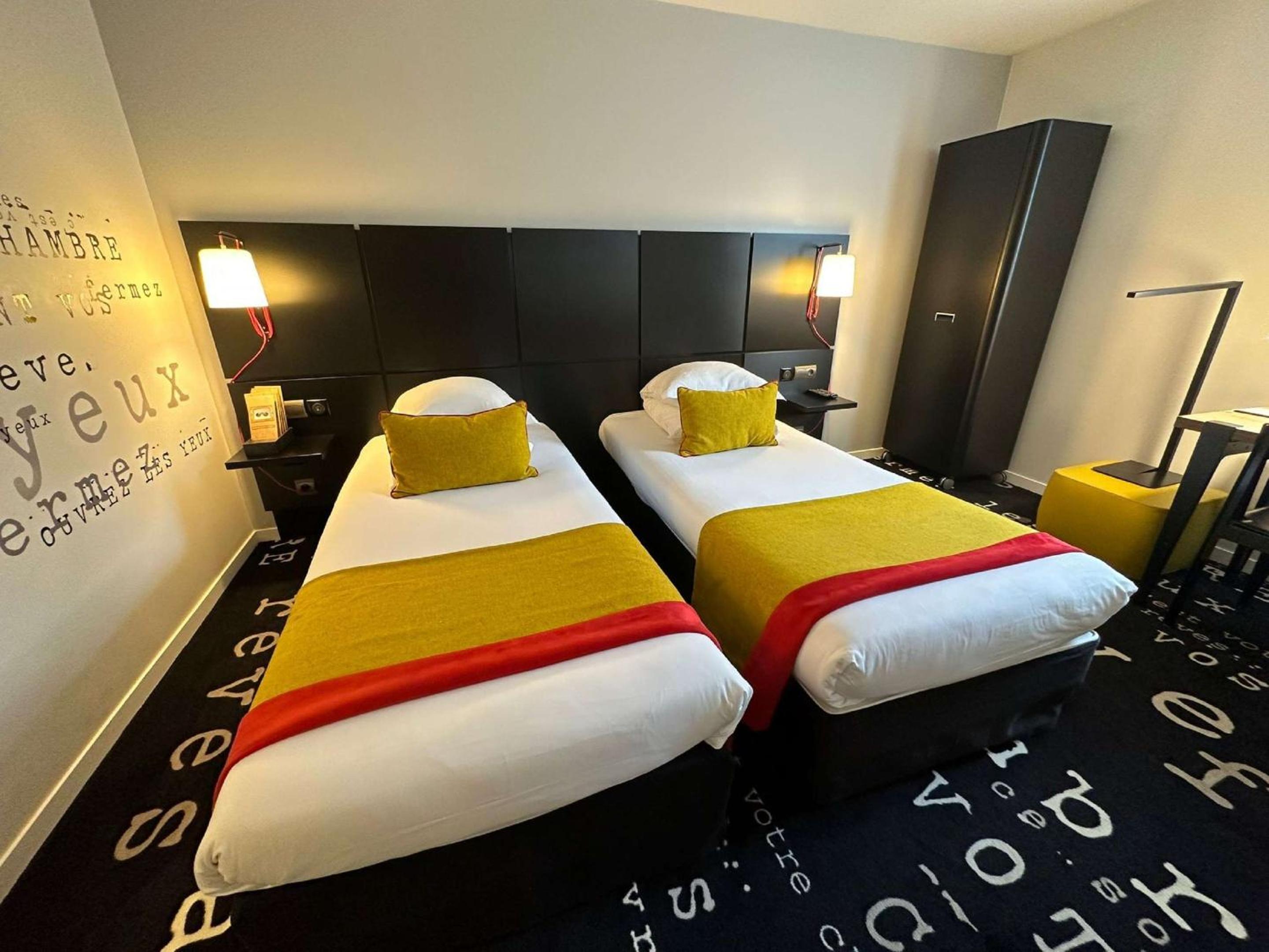 Standard Twin Room - Photo 11