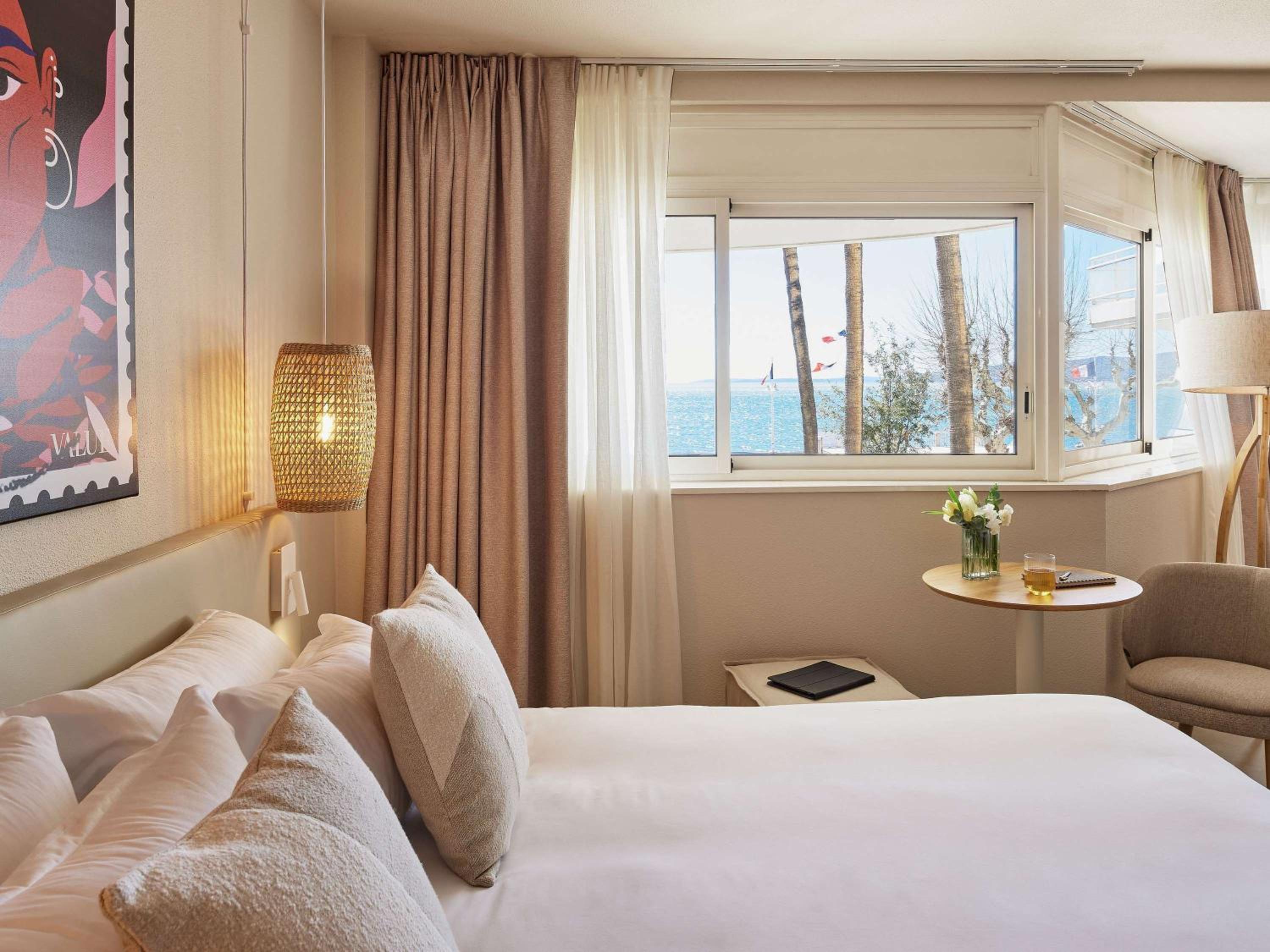 Junior Suite with Double Bed and Sea View - Photo 1