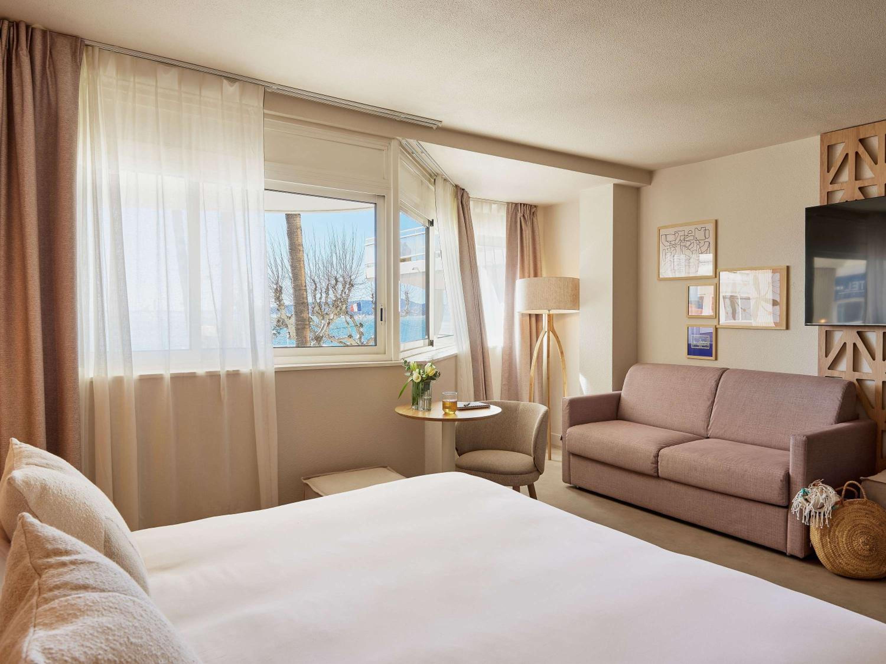 Junior Suite with Double Bed and Sea View - Photo 6