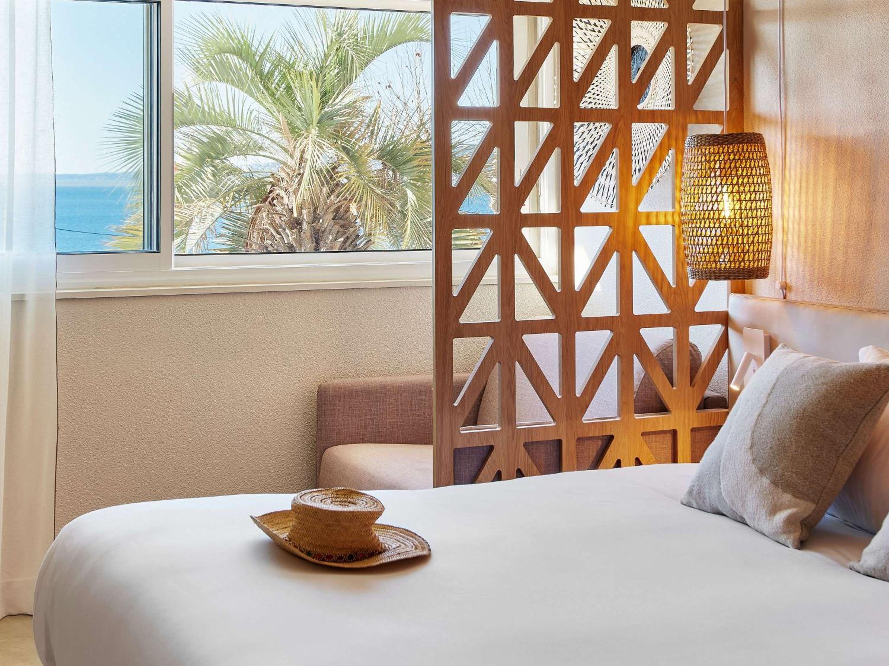 Superior Double Room with Sea View - Photo 7