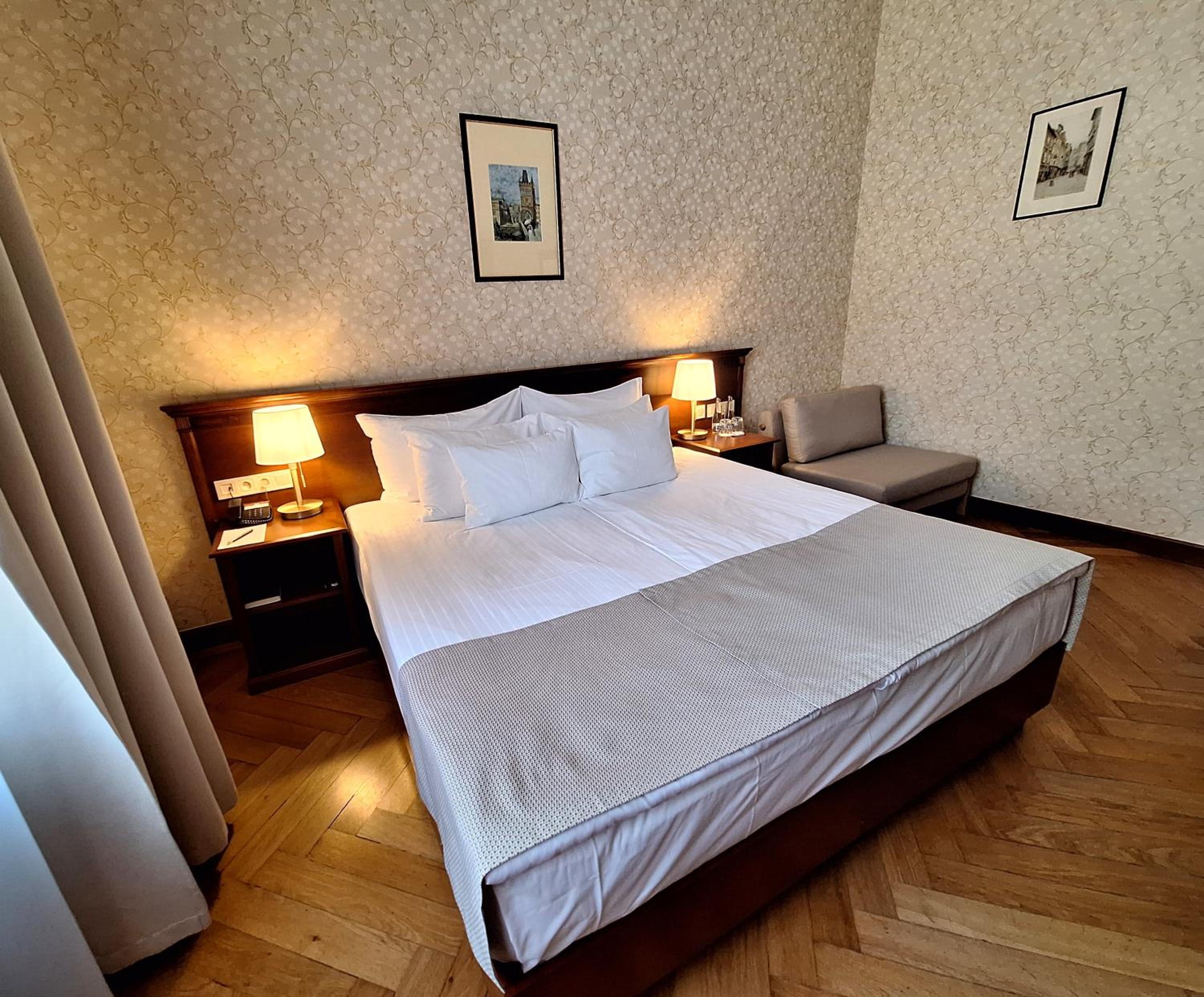 Standard Double or Twin Room - Photo 6
