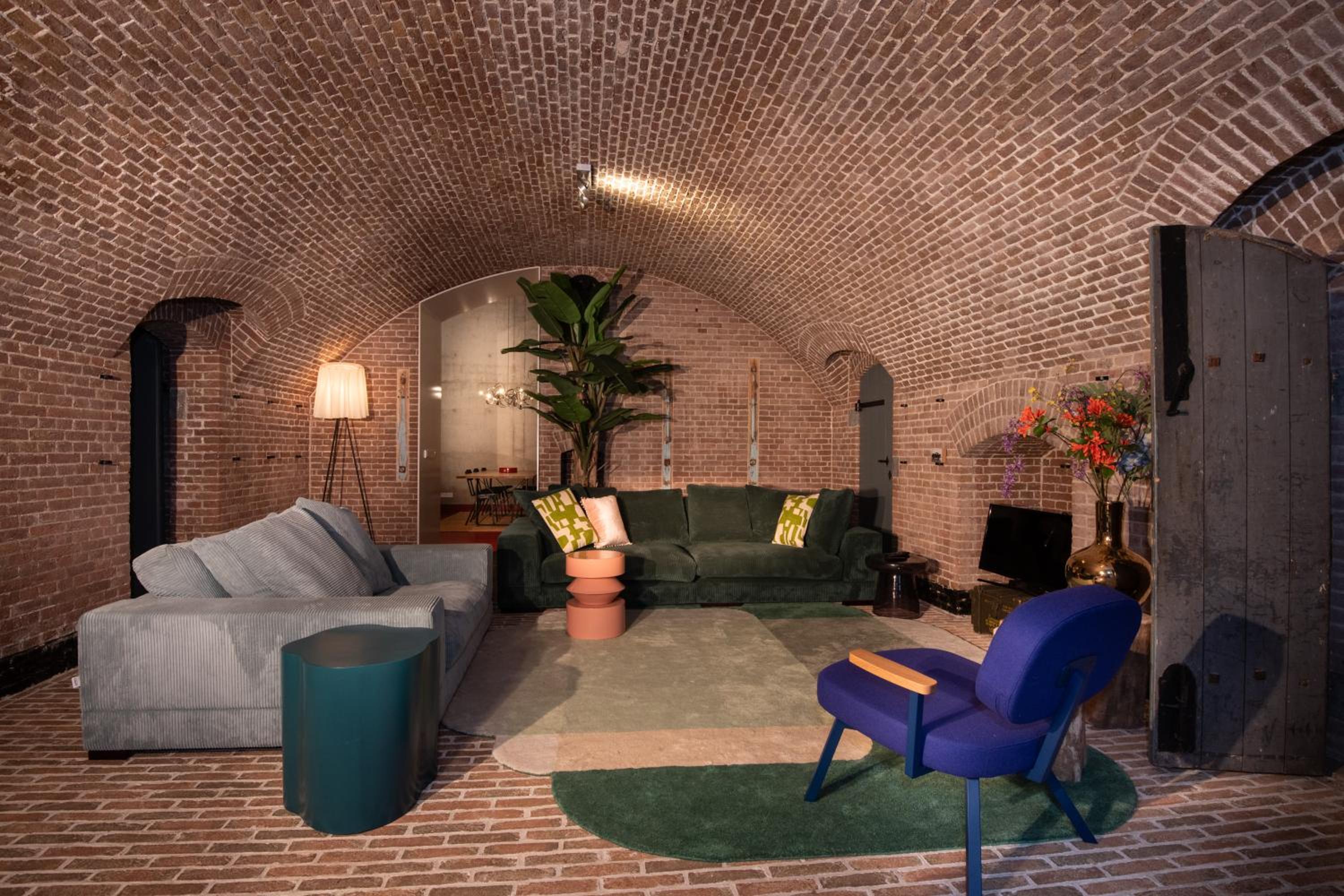 Three-Bedroom Apartment With Balcony photo 1