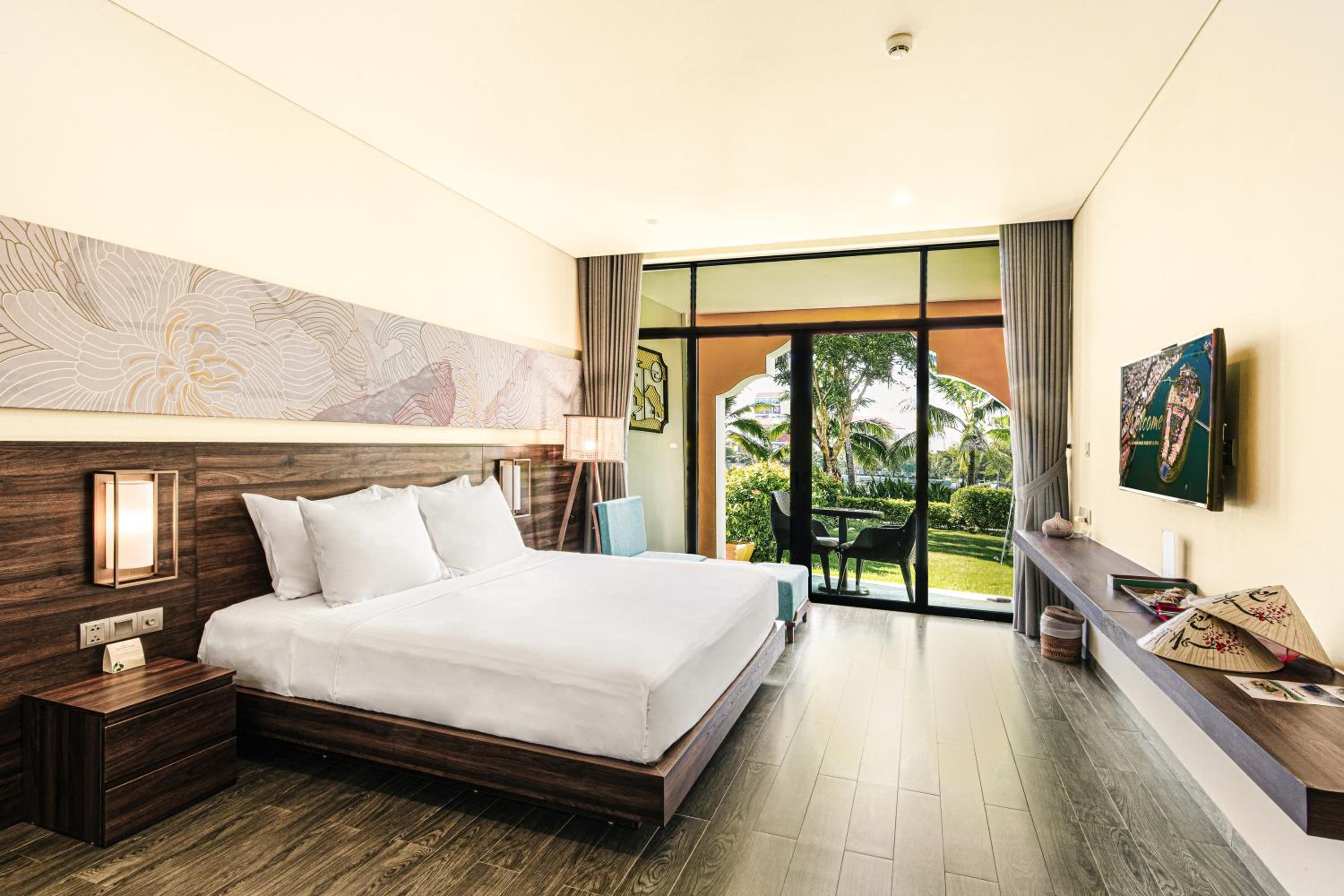 Premier King Room with River View - Photo 1