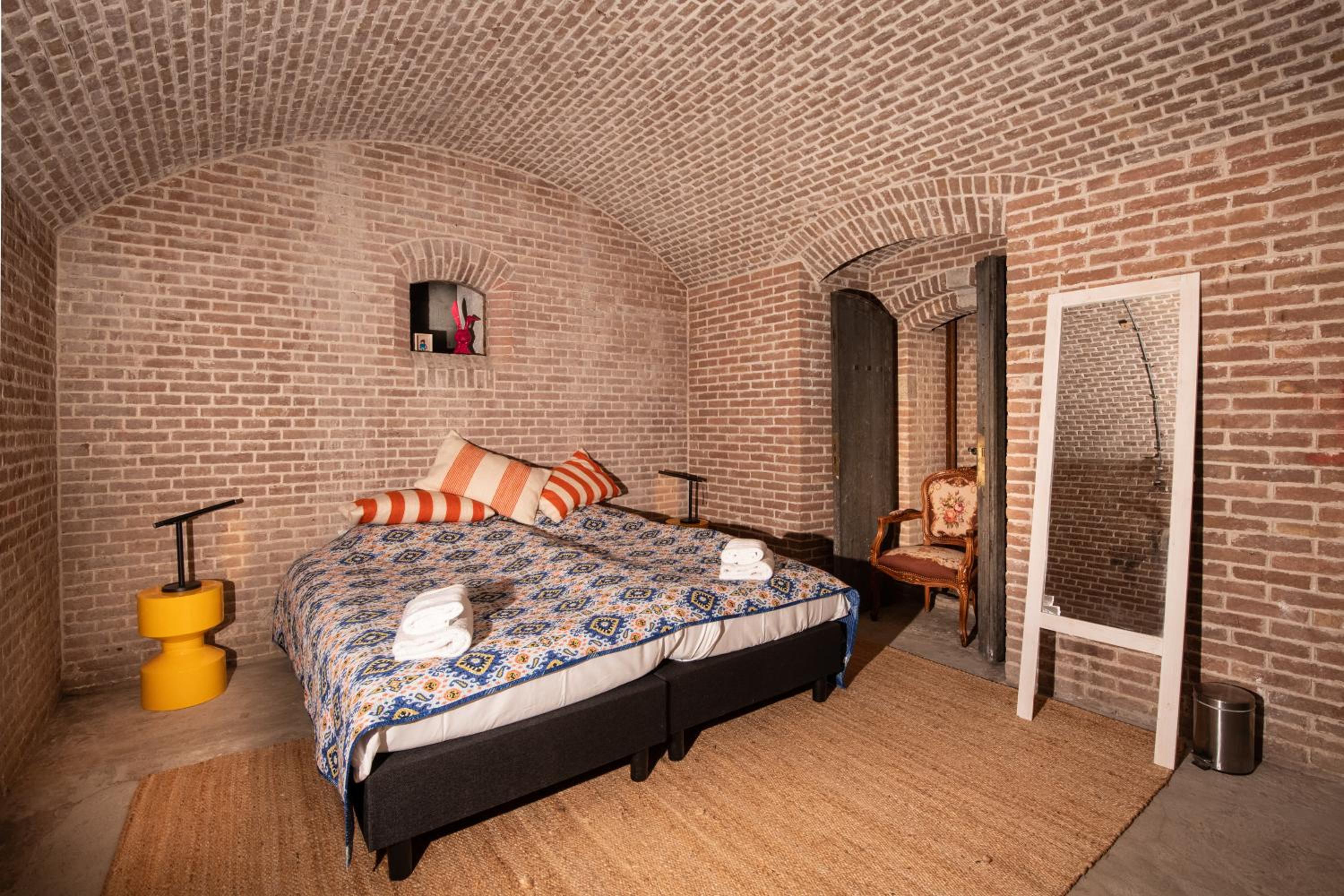 Three-Bedroom Apartment With Balcony photo 3