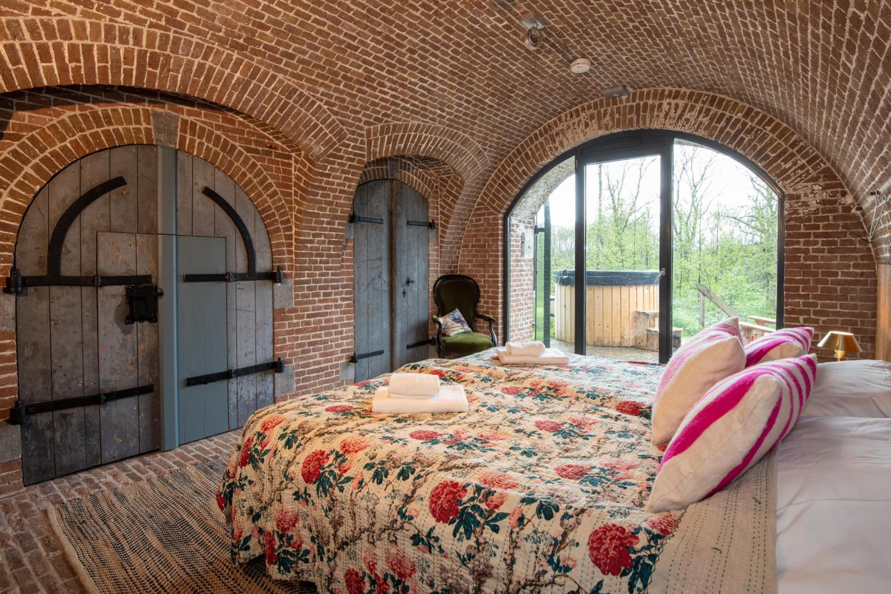 Three-Bedroom Apartment With Balcony photo 2