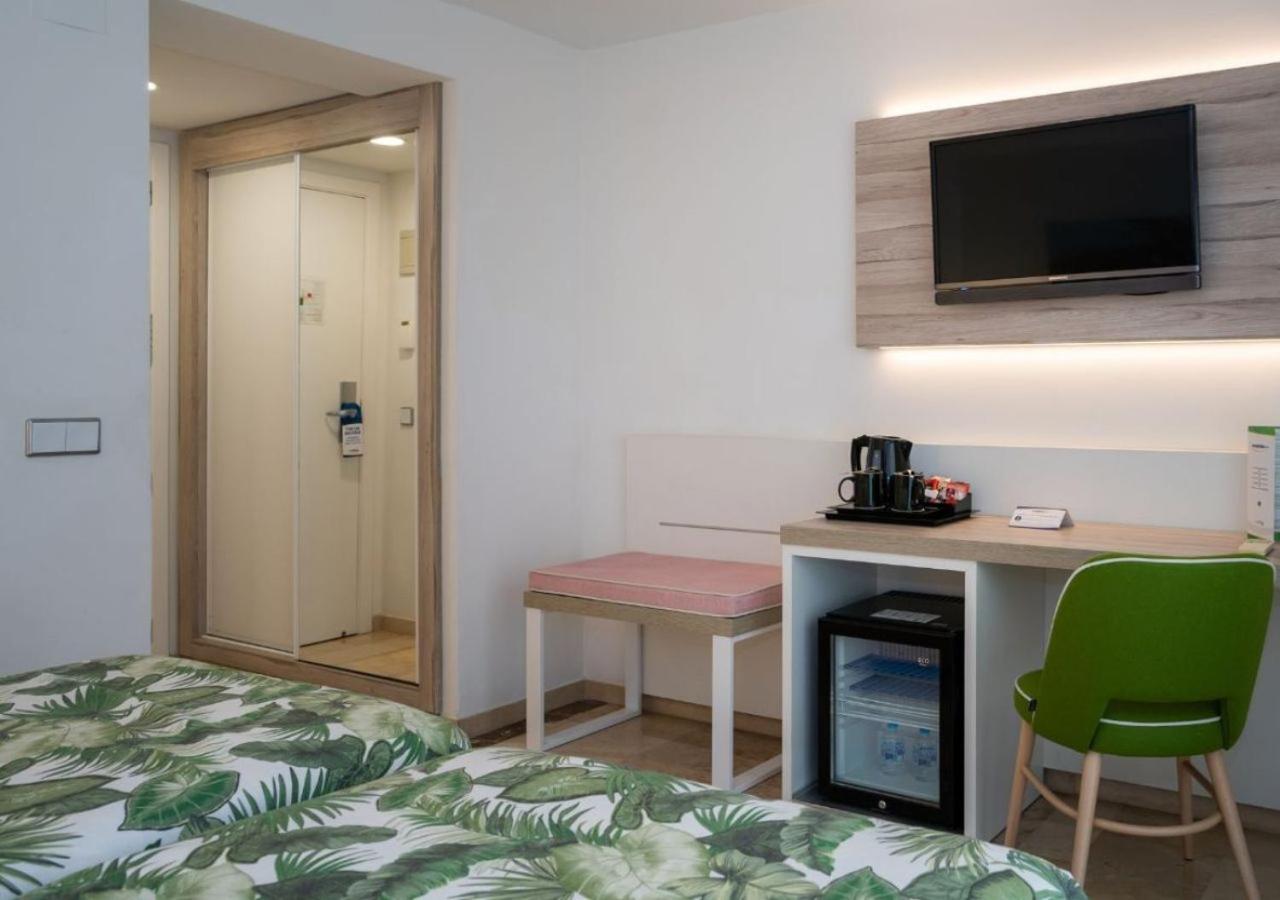 Double Room Avenue View - Photo 8