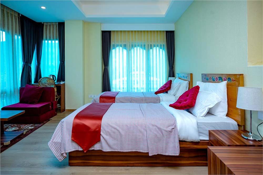 Deluxe Family Room