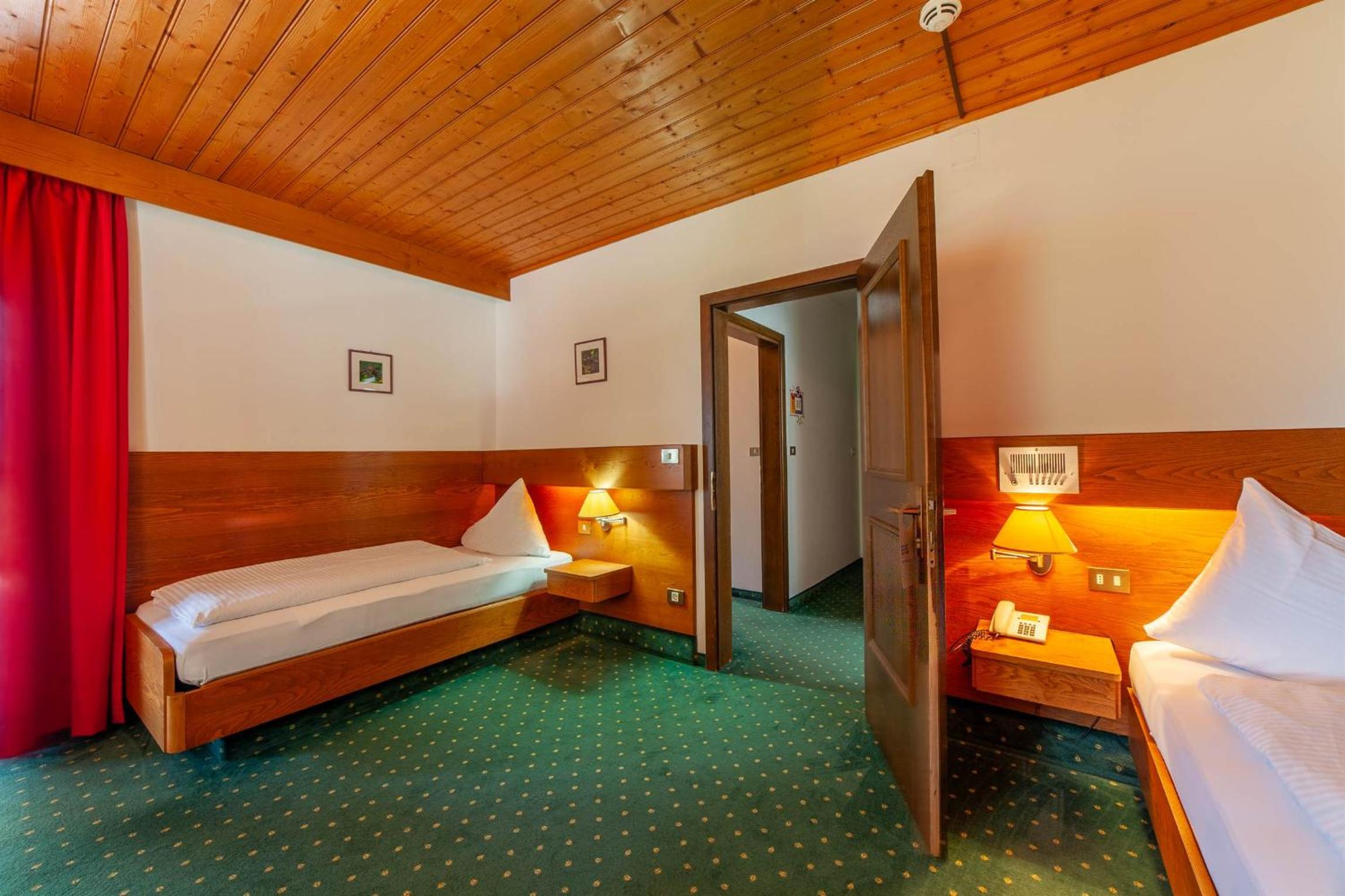 Quadruple Room with Terrace photo 2